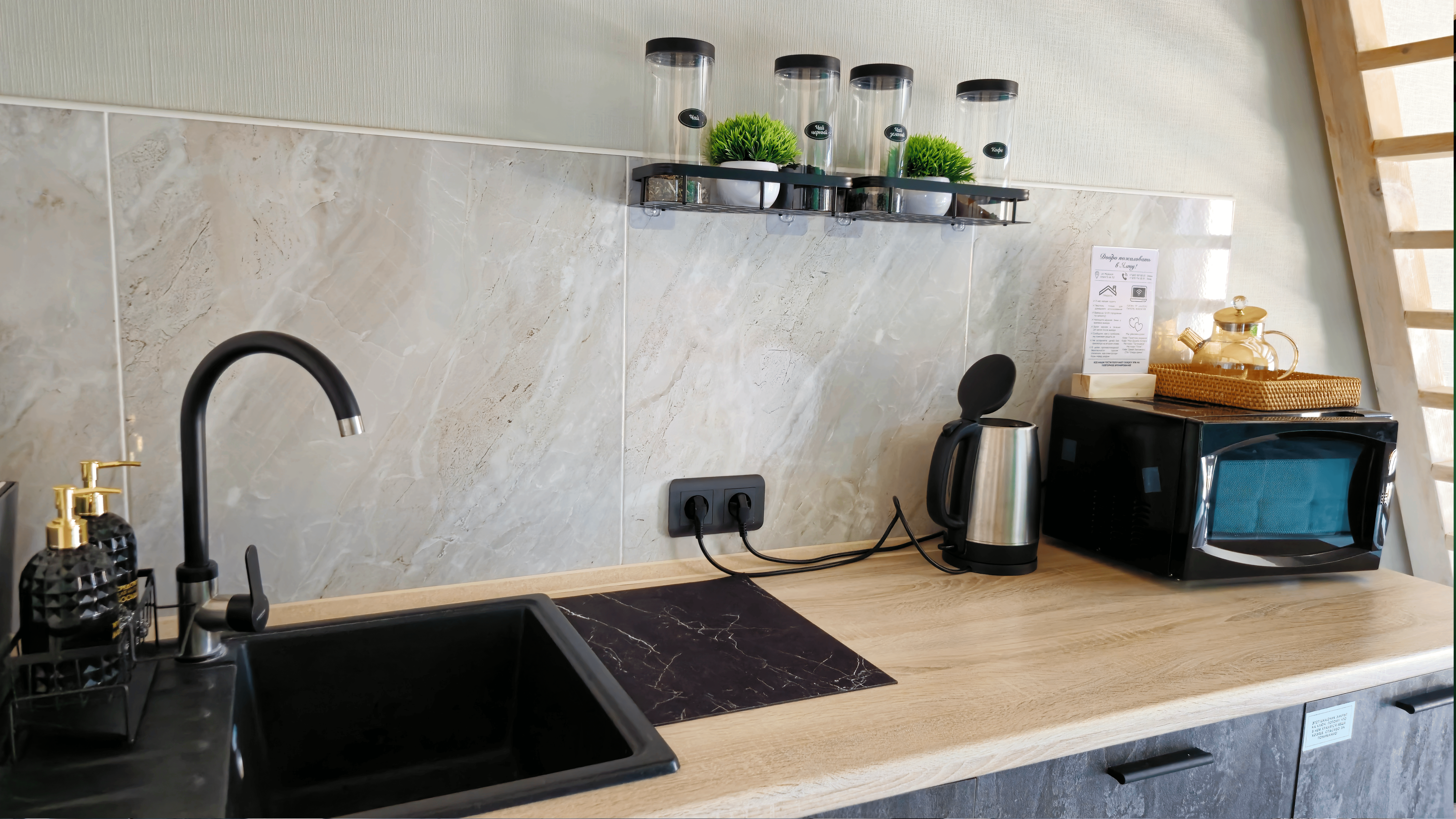 Двухуровневые апартаменты с панорамным видом на море и горы