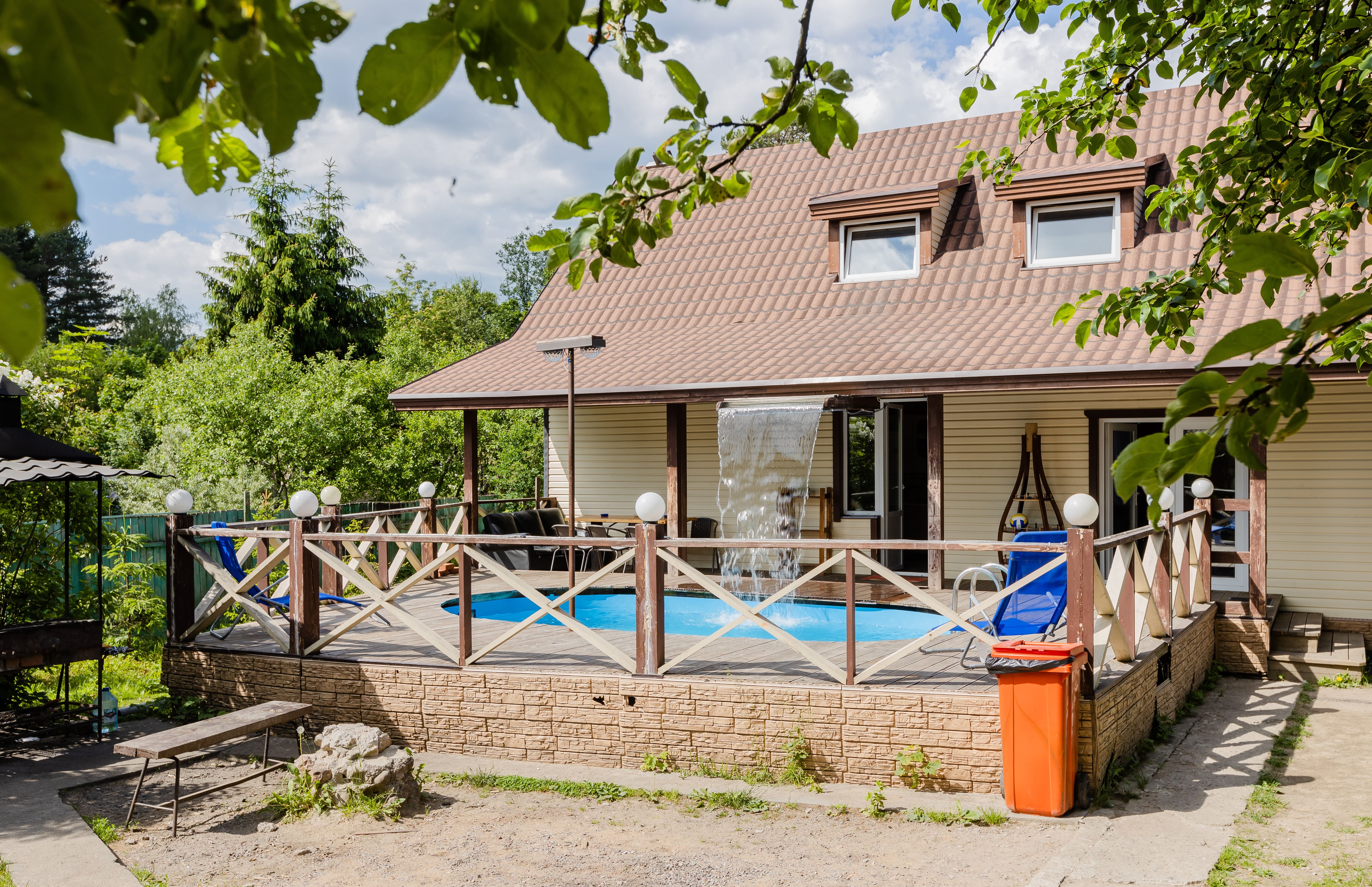 Коттедж с собственным бассейном