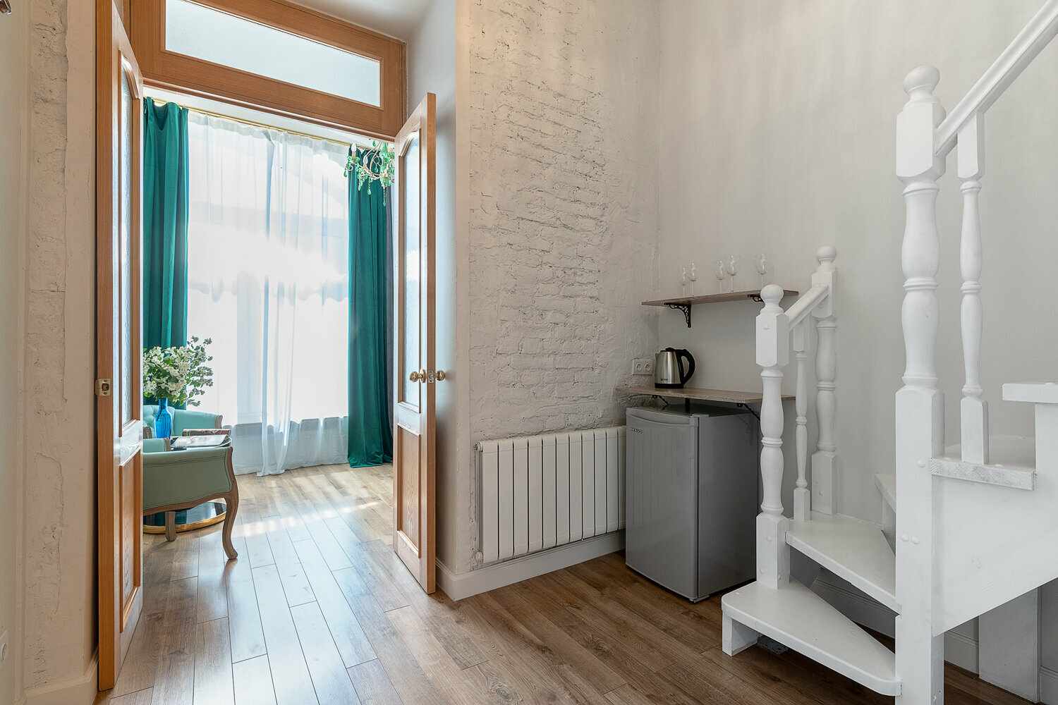 Дизайнерские апартаменты «Зеленая Гостиная» с отдельной спальней