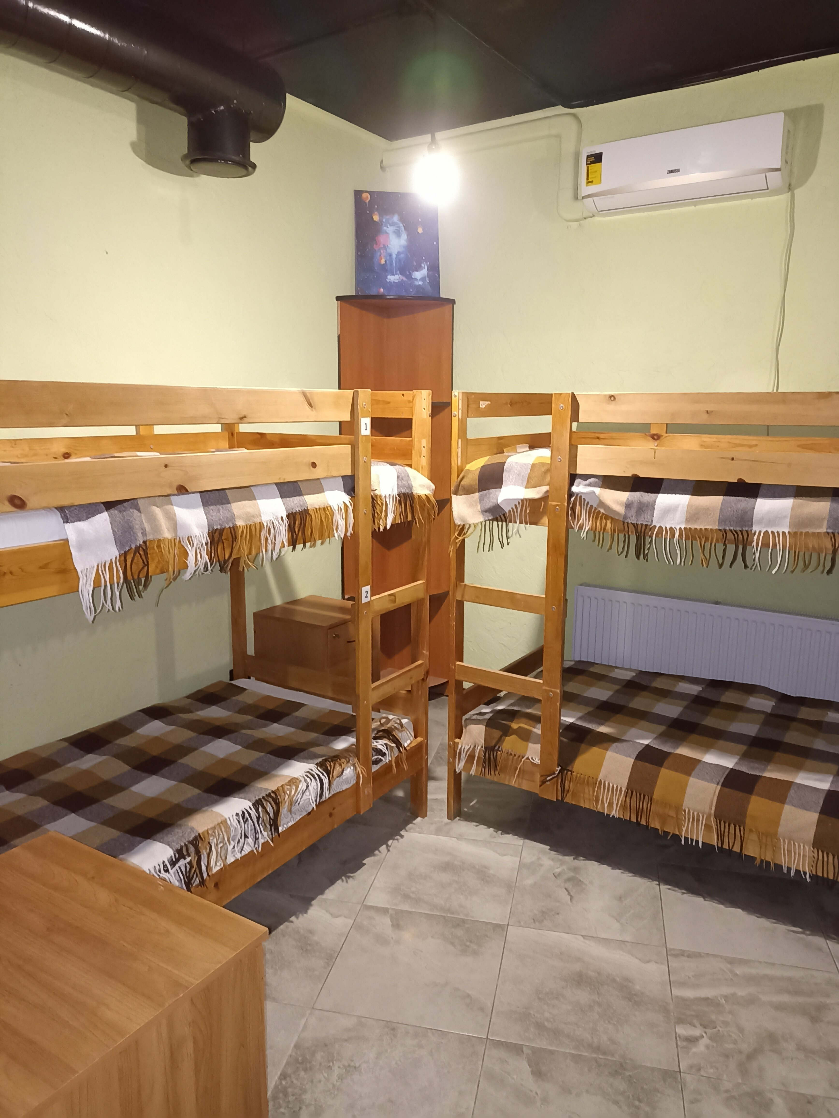 Кровать в общем 8-местном номере