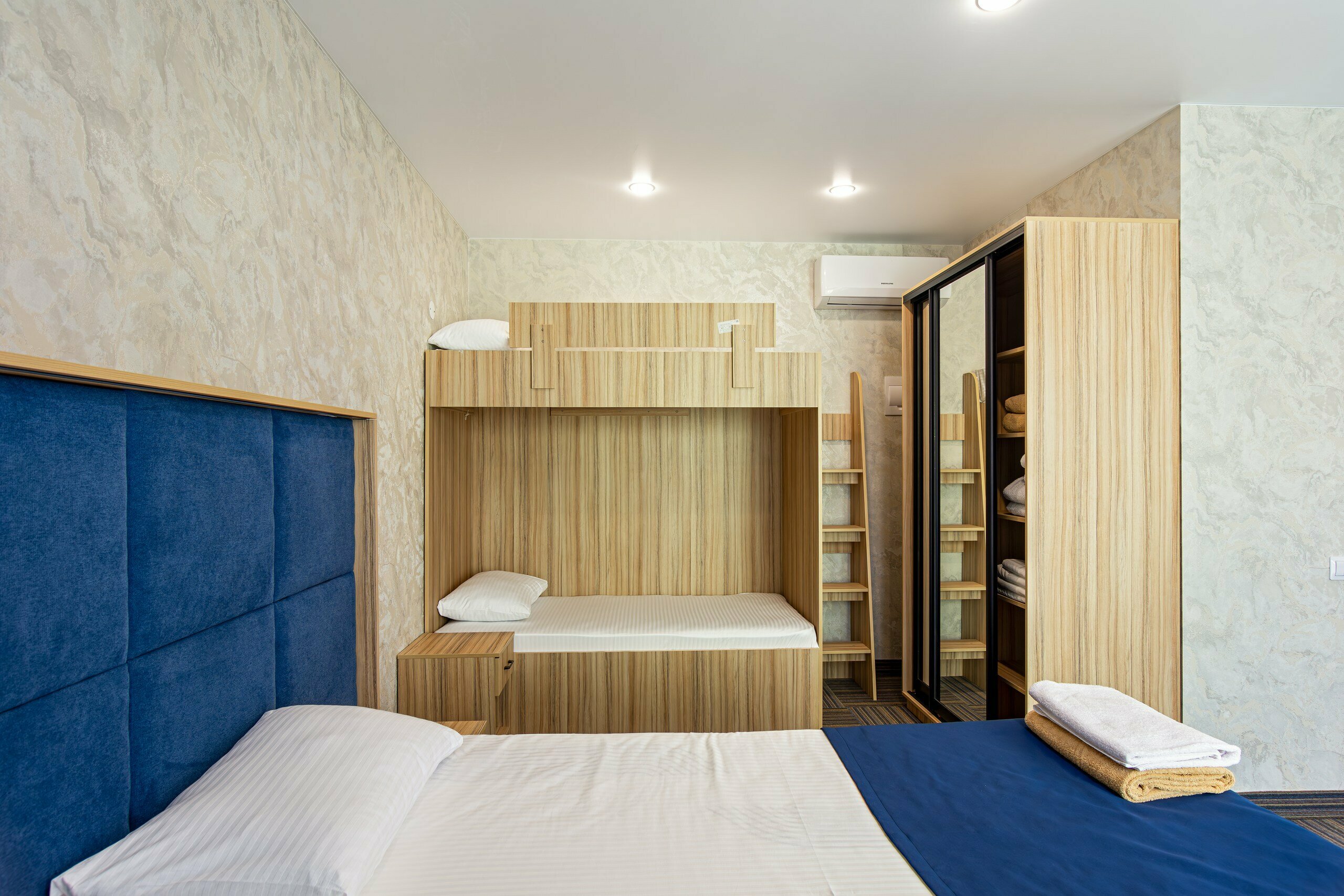 Четырехместный семейный номер Deluxe с кроватью размера "King Size"