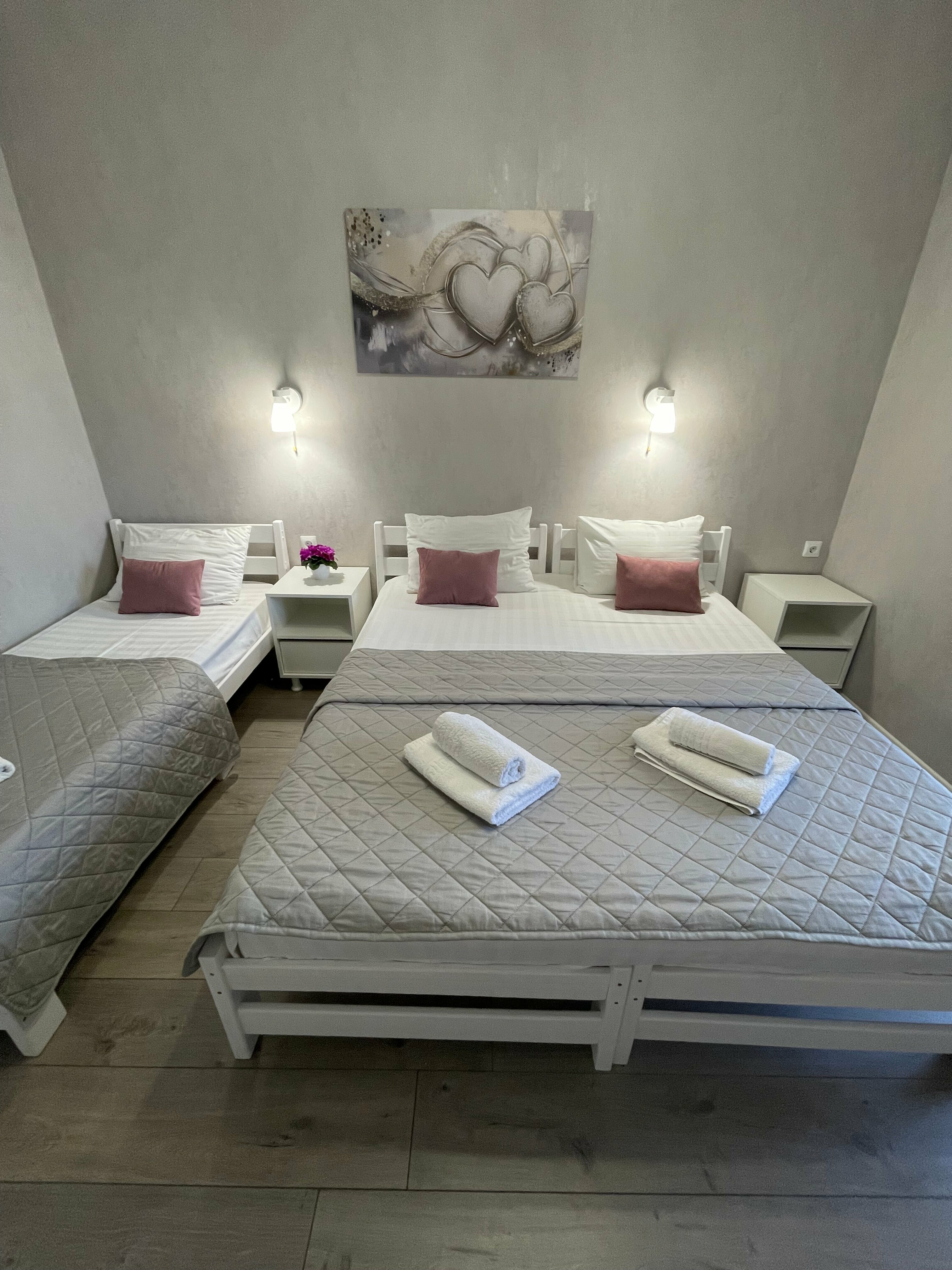 Трехместный номер с балконом