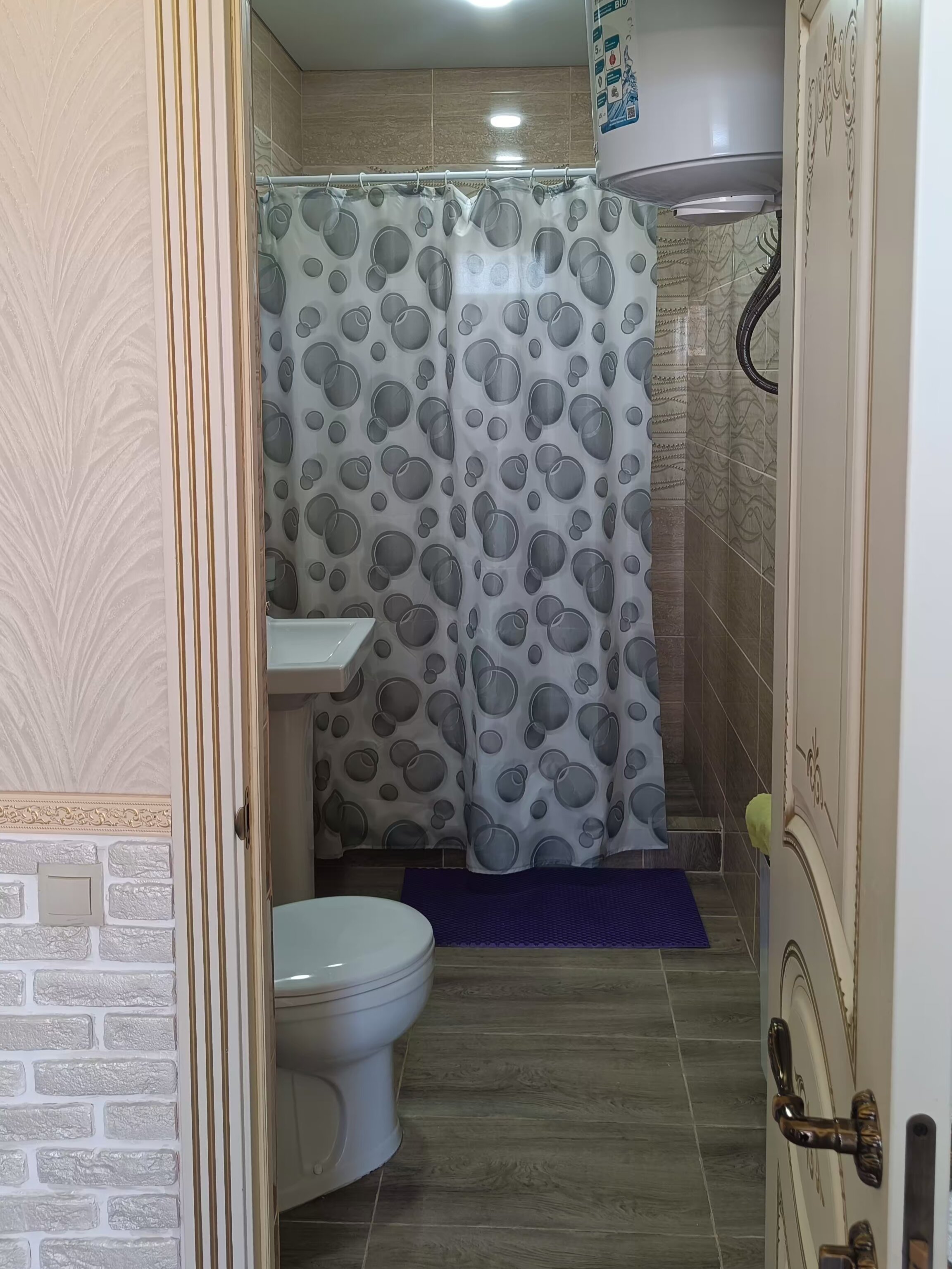 Двухкомнатный номер с отдельным входом и своим санузлом