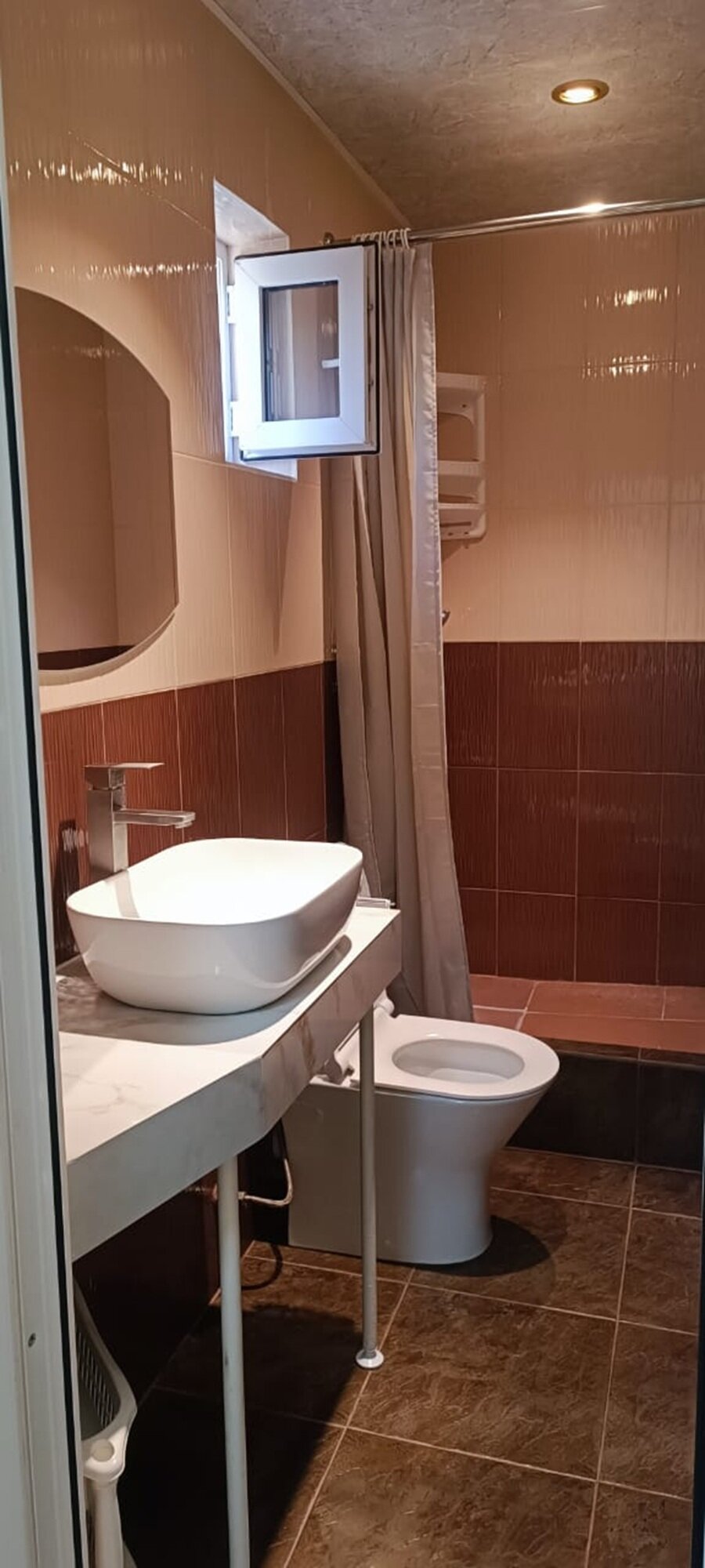 Четырехместный номер с ванной комнатой