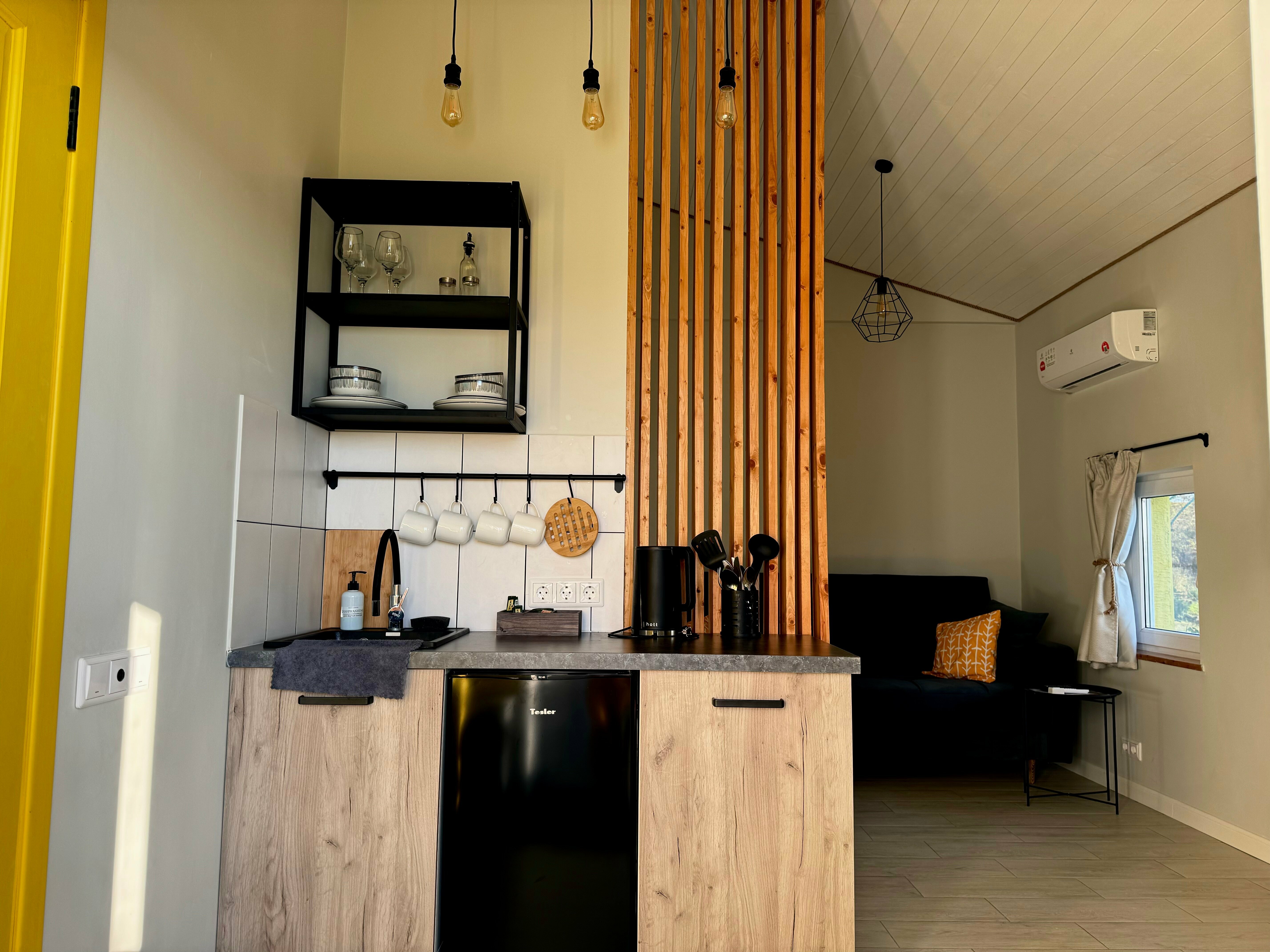 Бунгало желтый