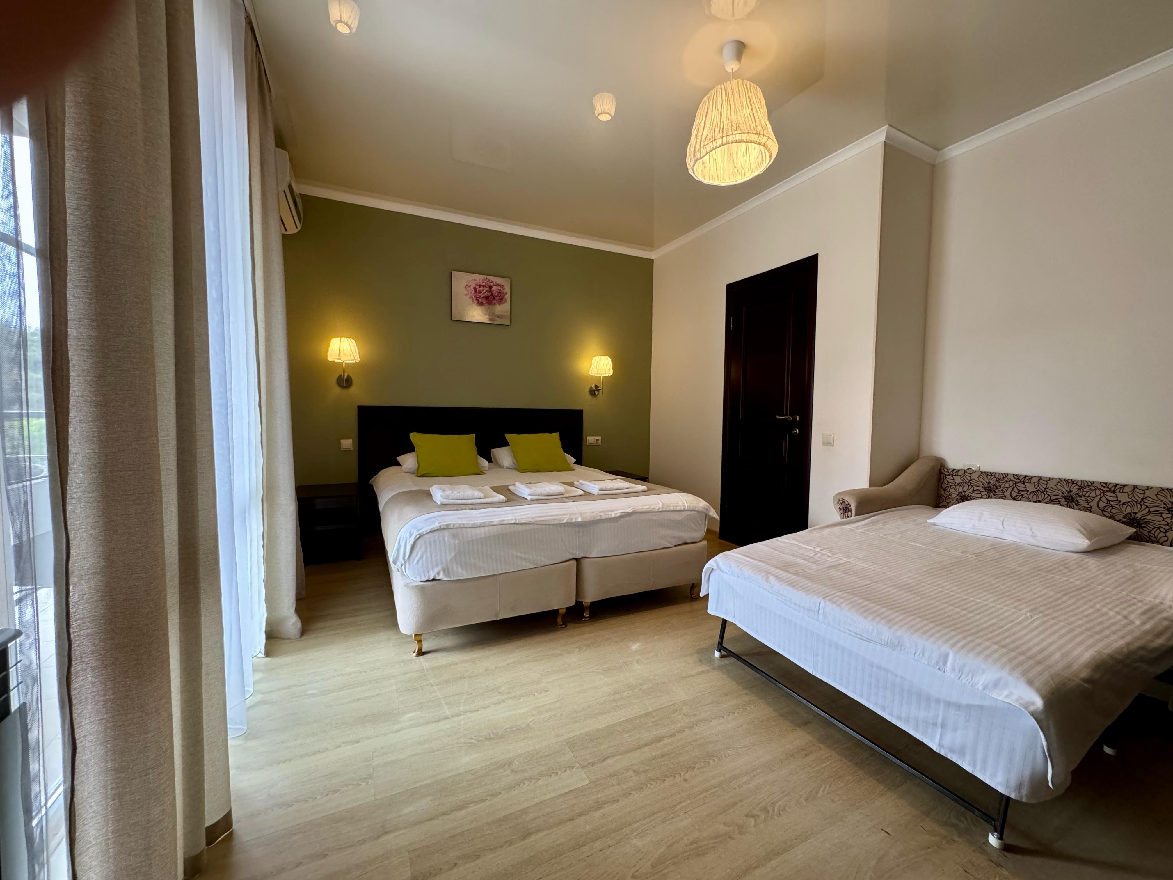 Трёхместный с террасой