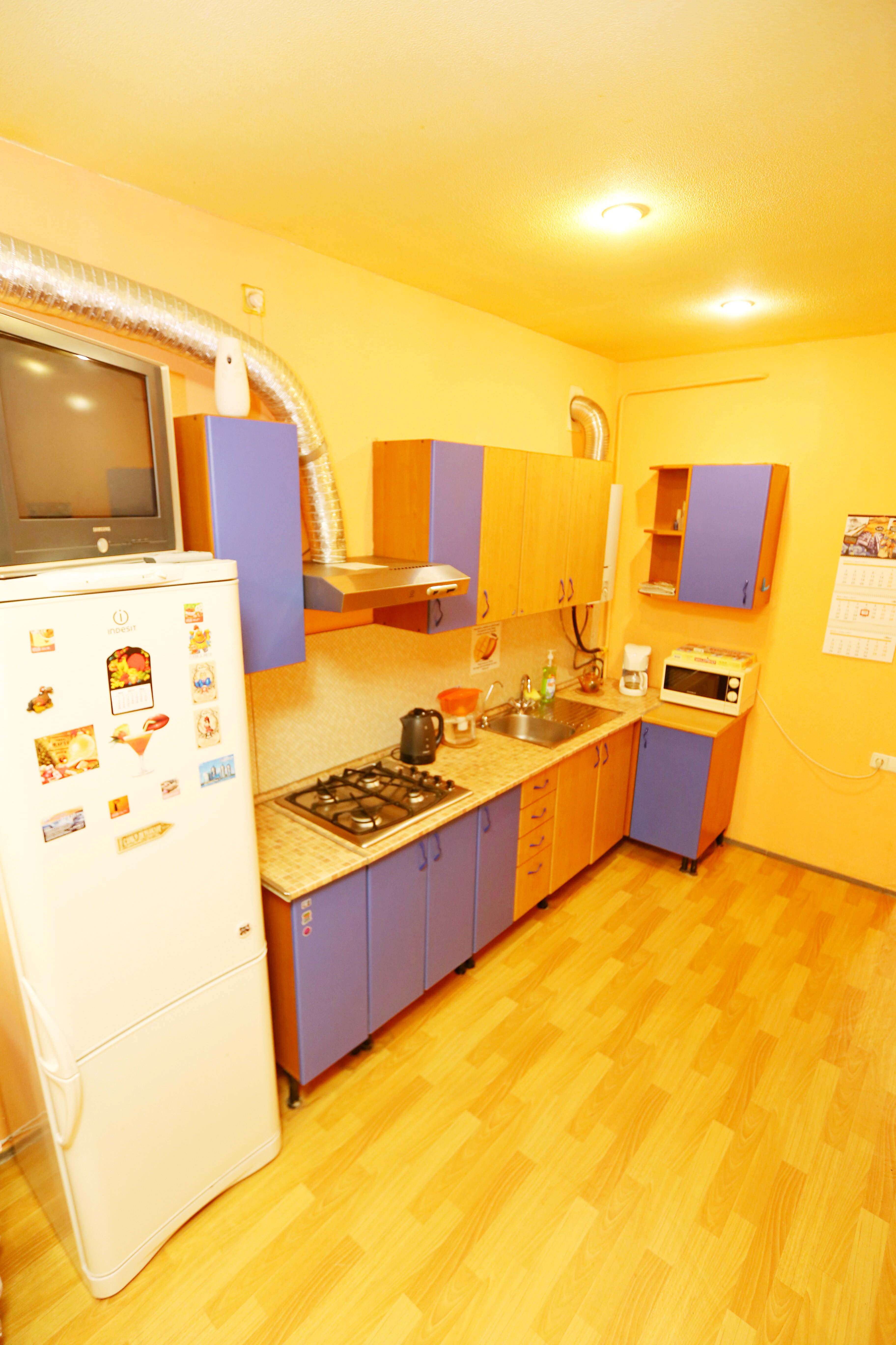 Двухместный номер с 2 отдельными кроватями и общей ванной комнатой