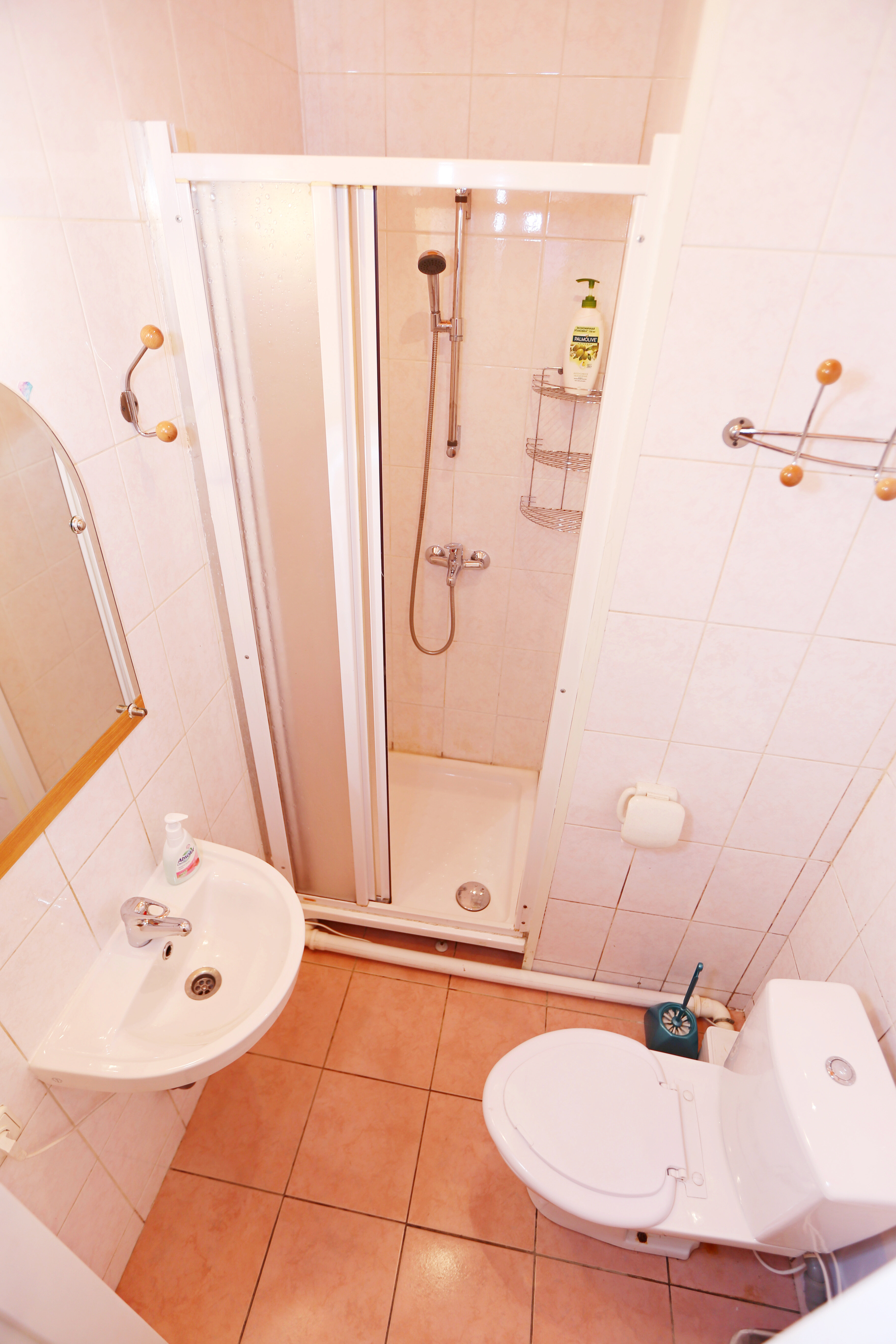 Двухместный номер с 2 отдельными кроватями и общей ванной комнатой