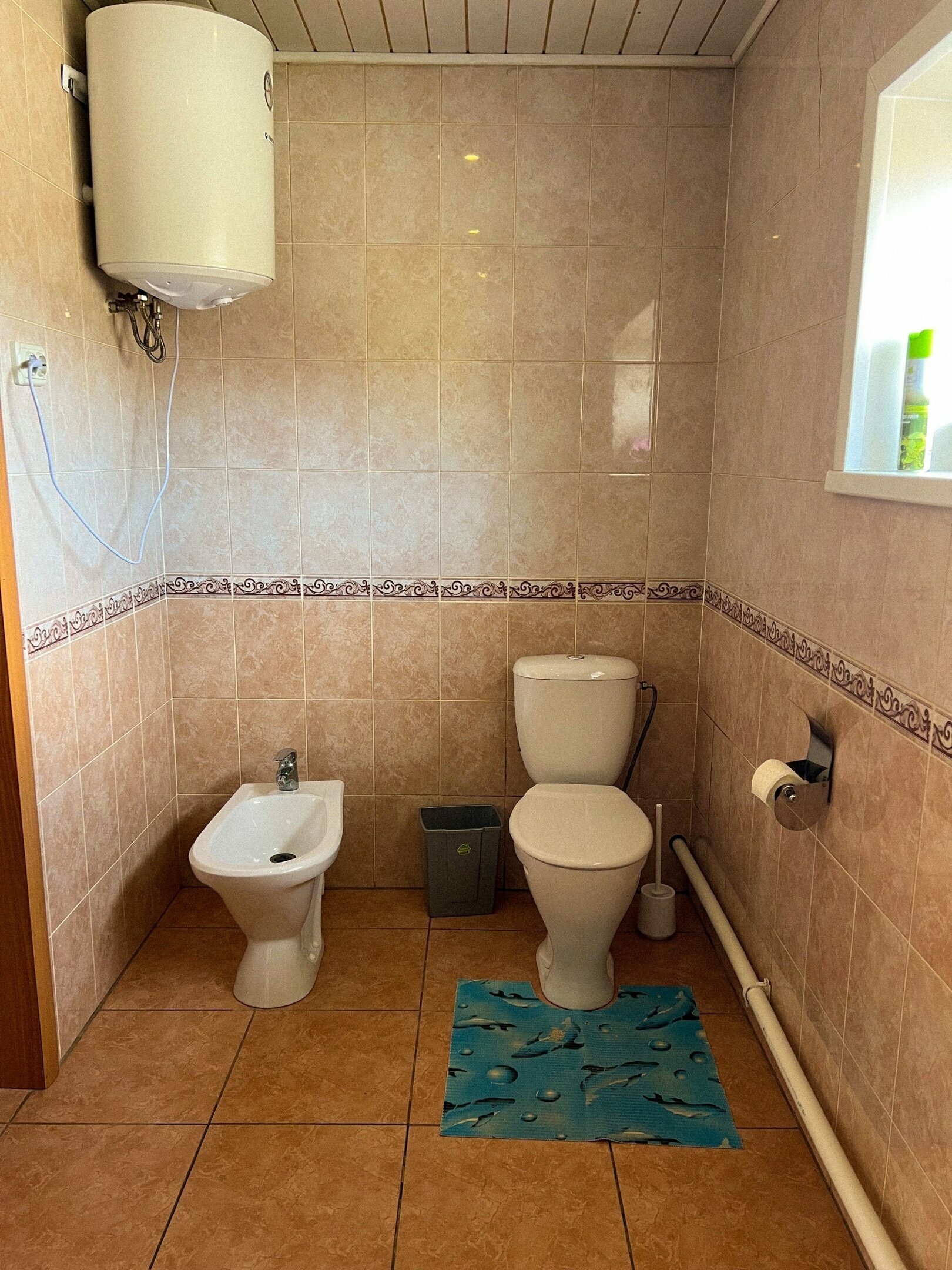 Четырёхместный номер с душем и туалетом на первом этаже с отдельным входом