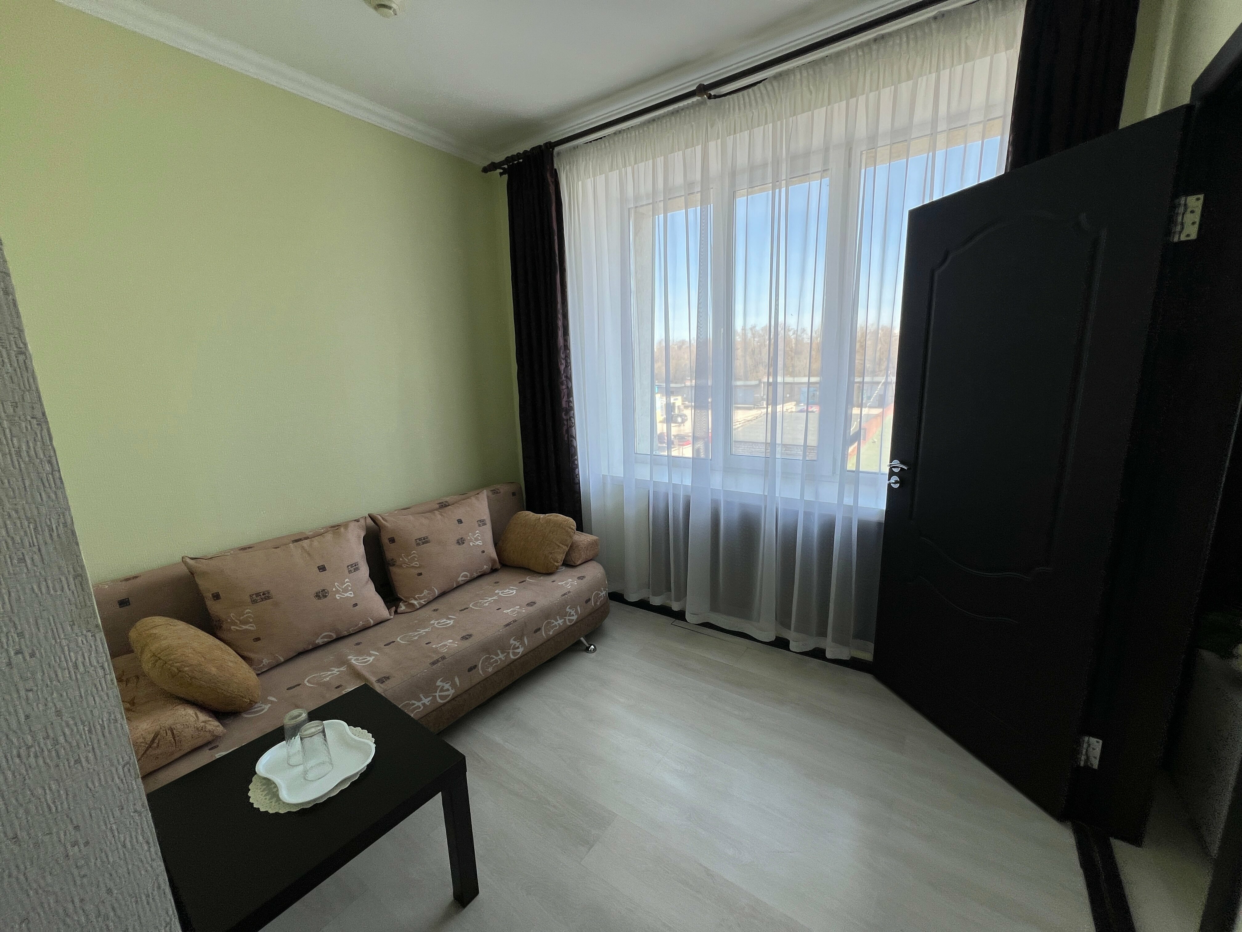 Двухместный номер с двуспальной кроватью и дополнительной кроватью