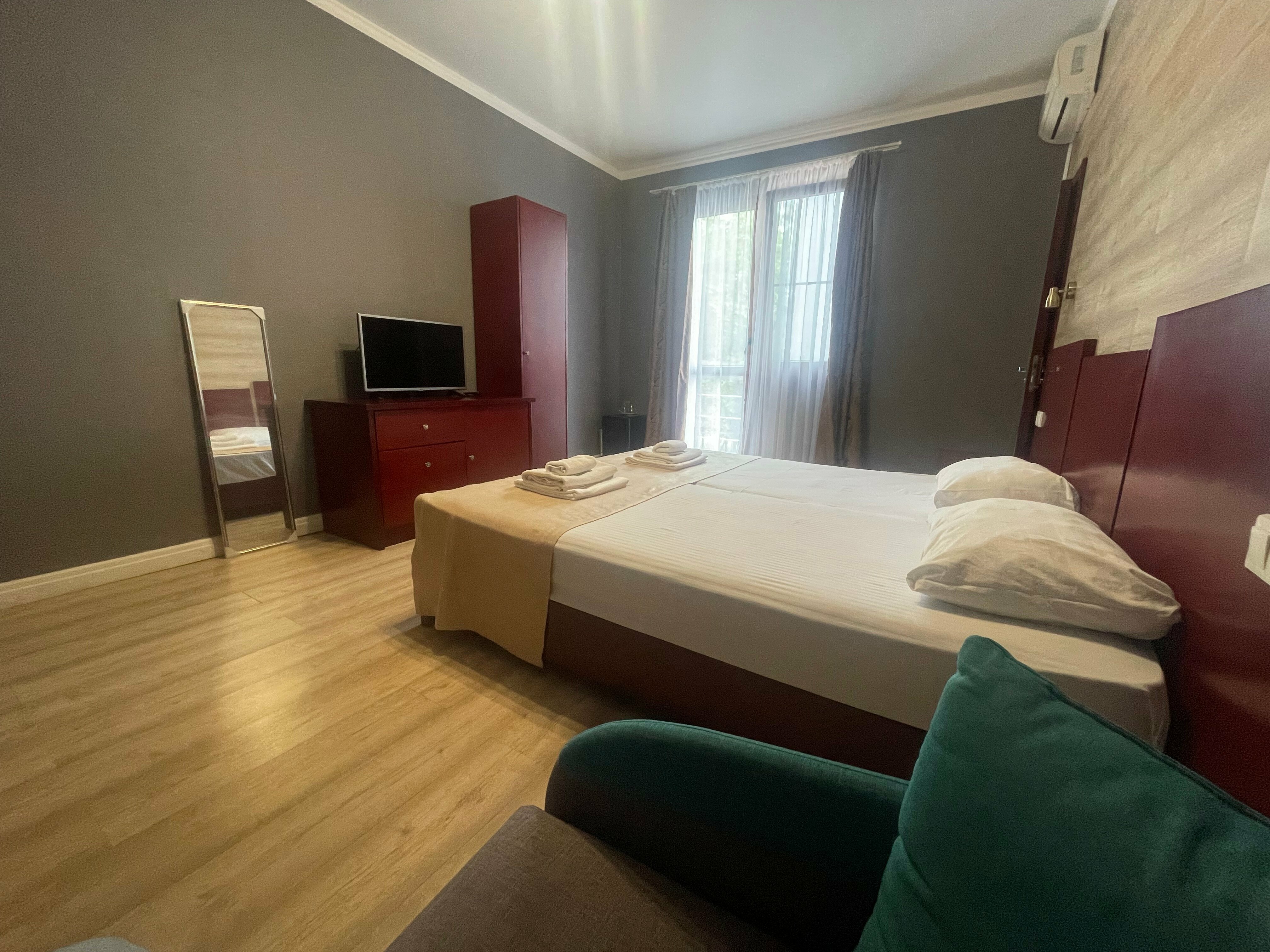 Трехместный номер с балконом