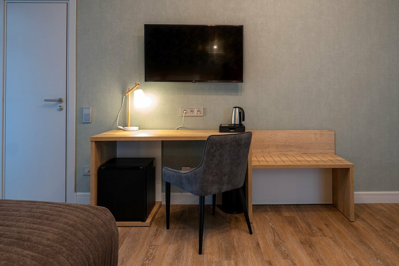 Джуниор сюит с диваном