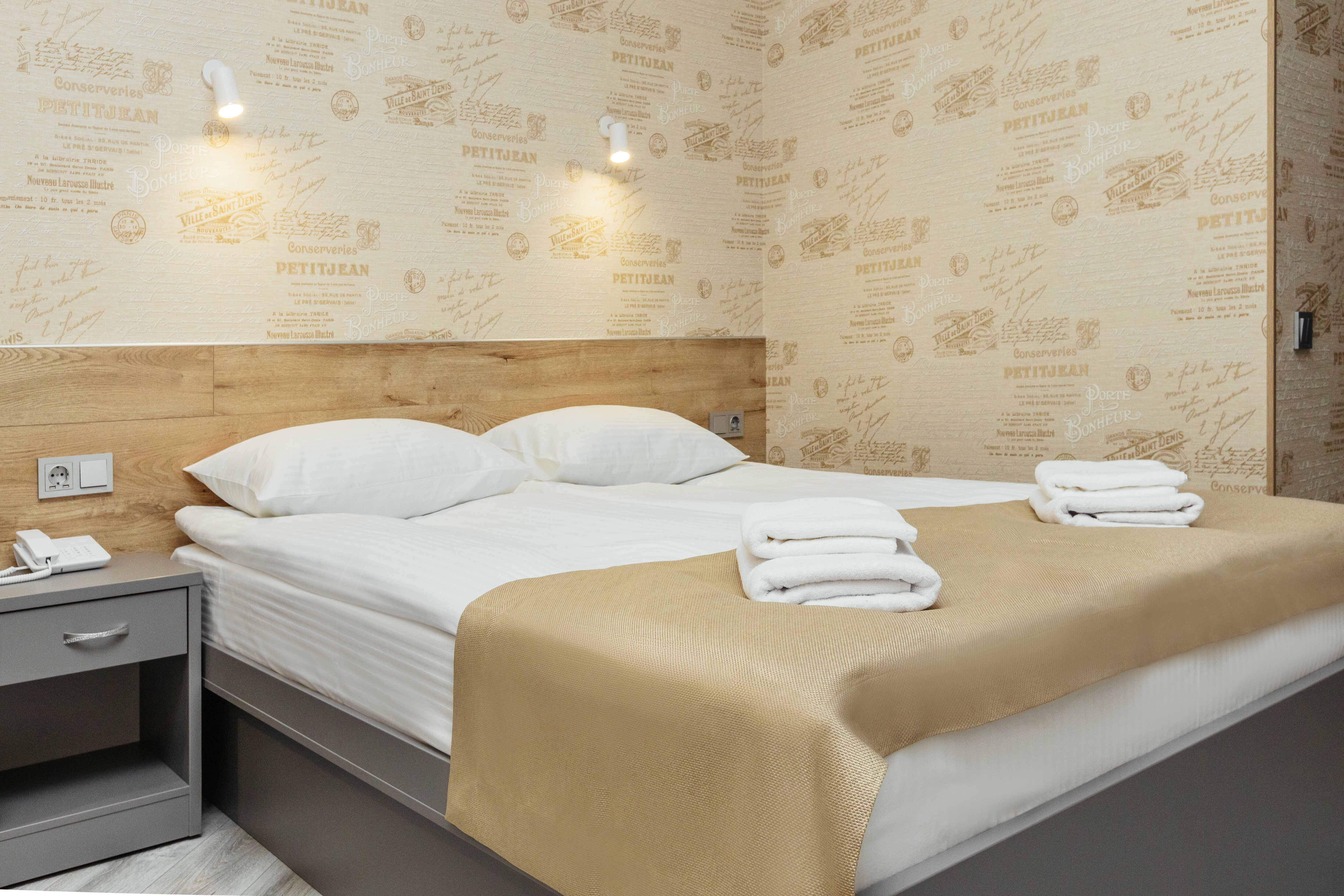 Выгодный без окна с двуспальной кроватью