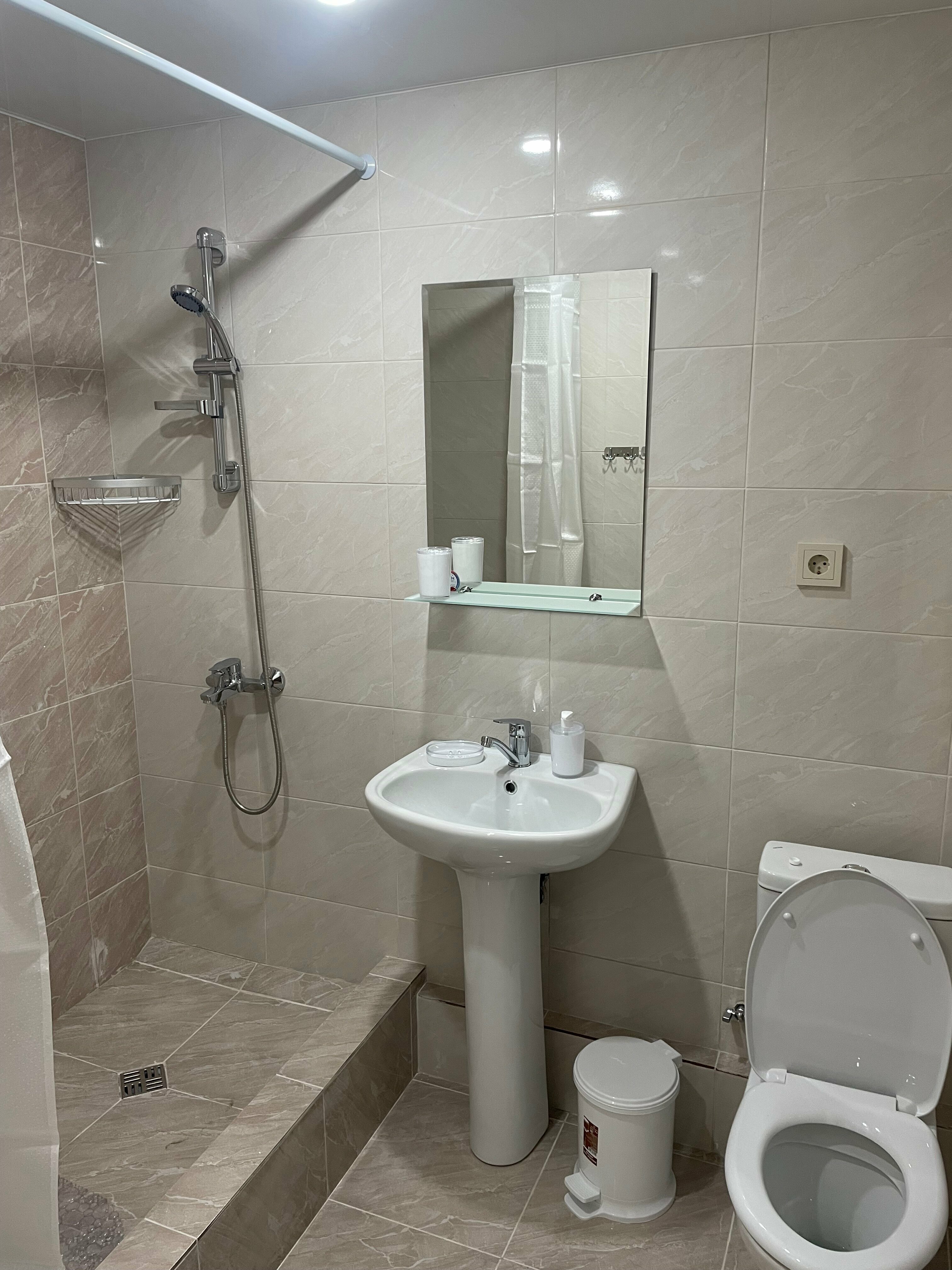 Cемейный номер с собственной ванной комнатой