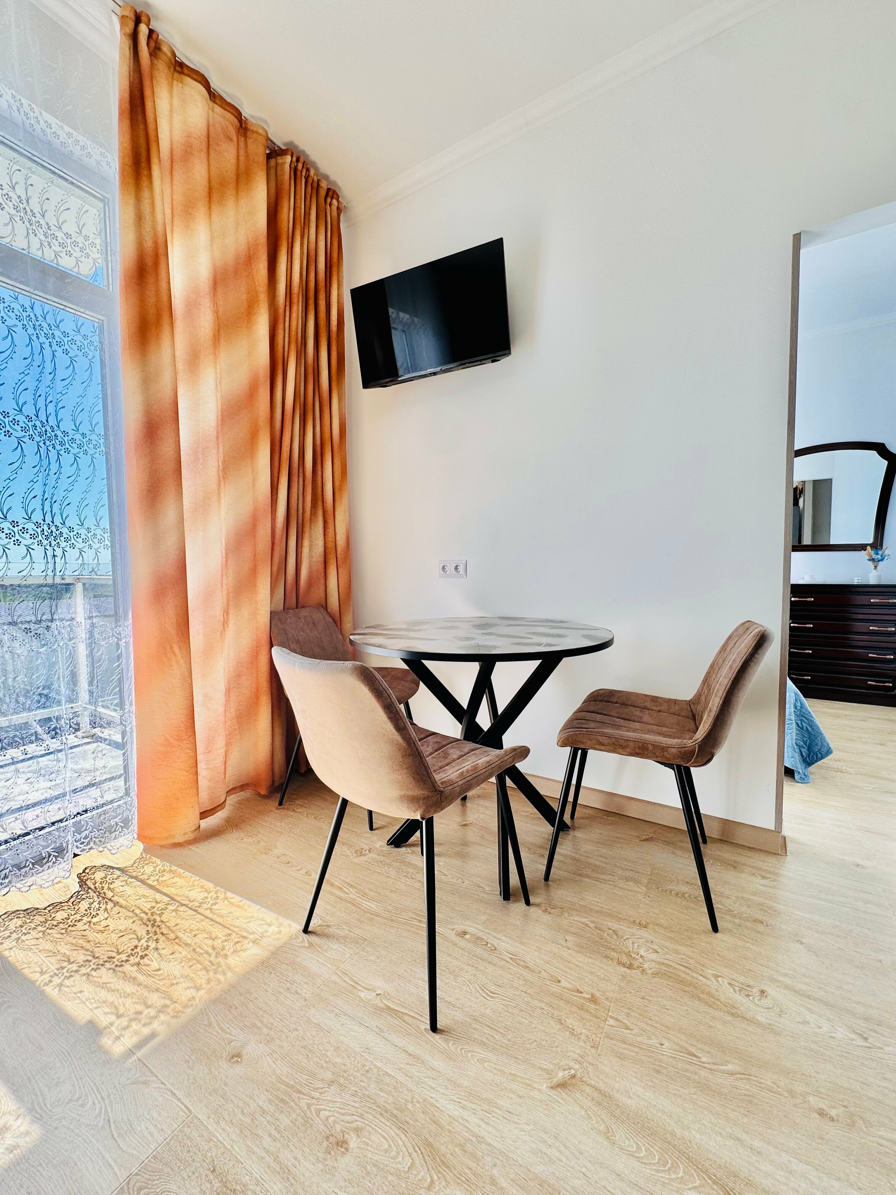 апартаменты с балконом  и спальней