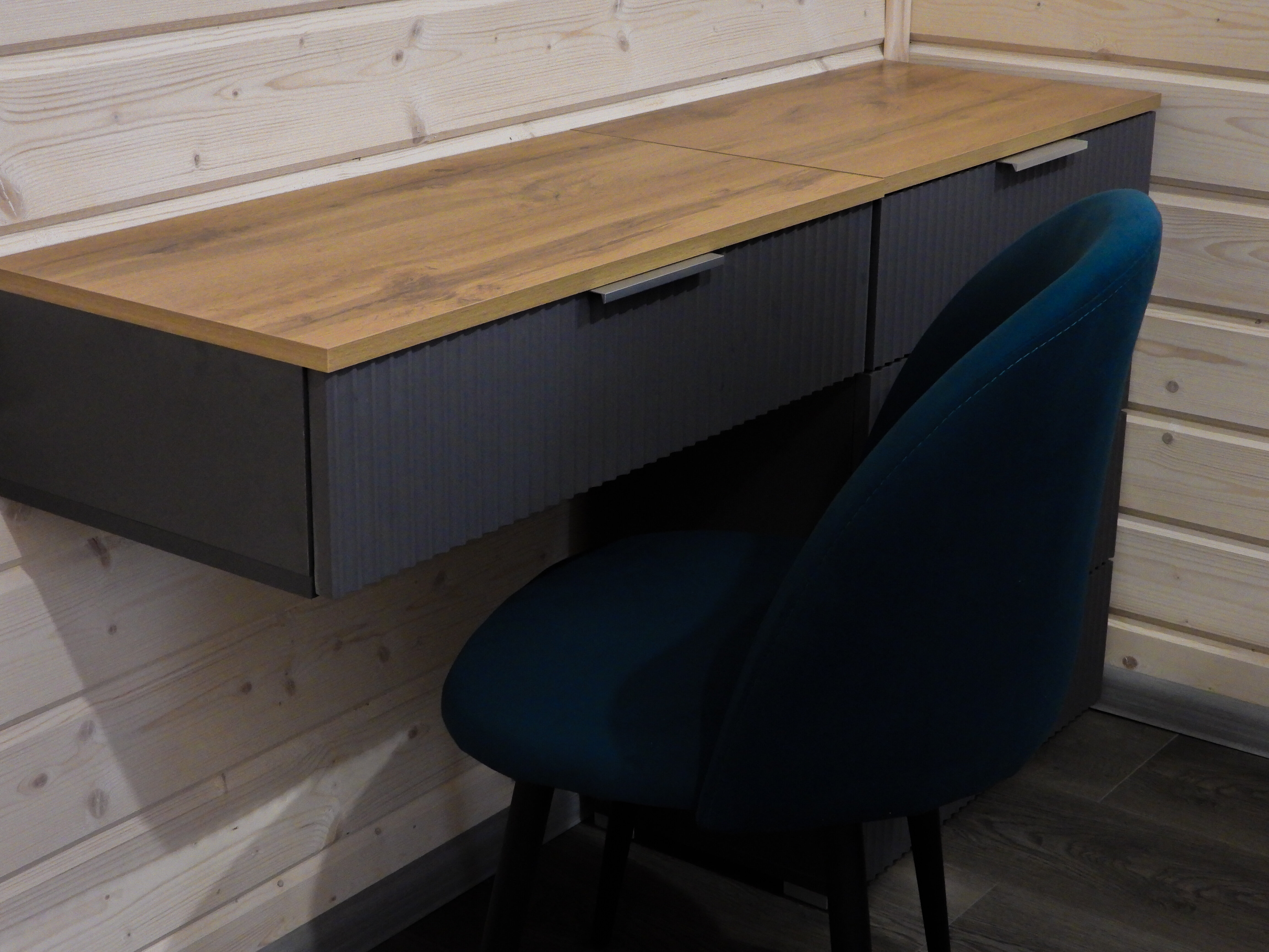 Домик у пруда