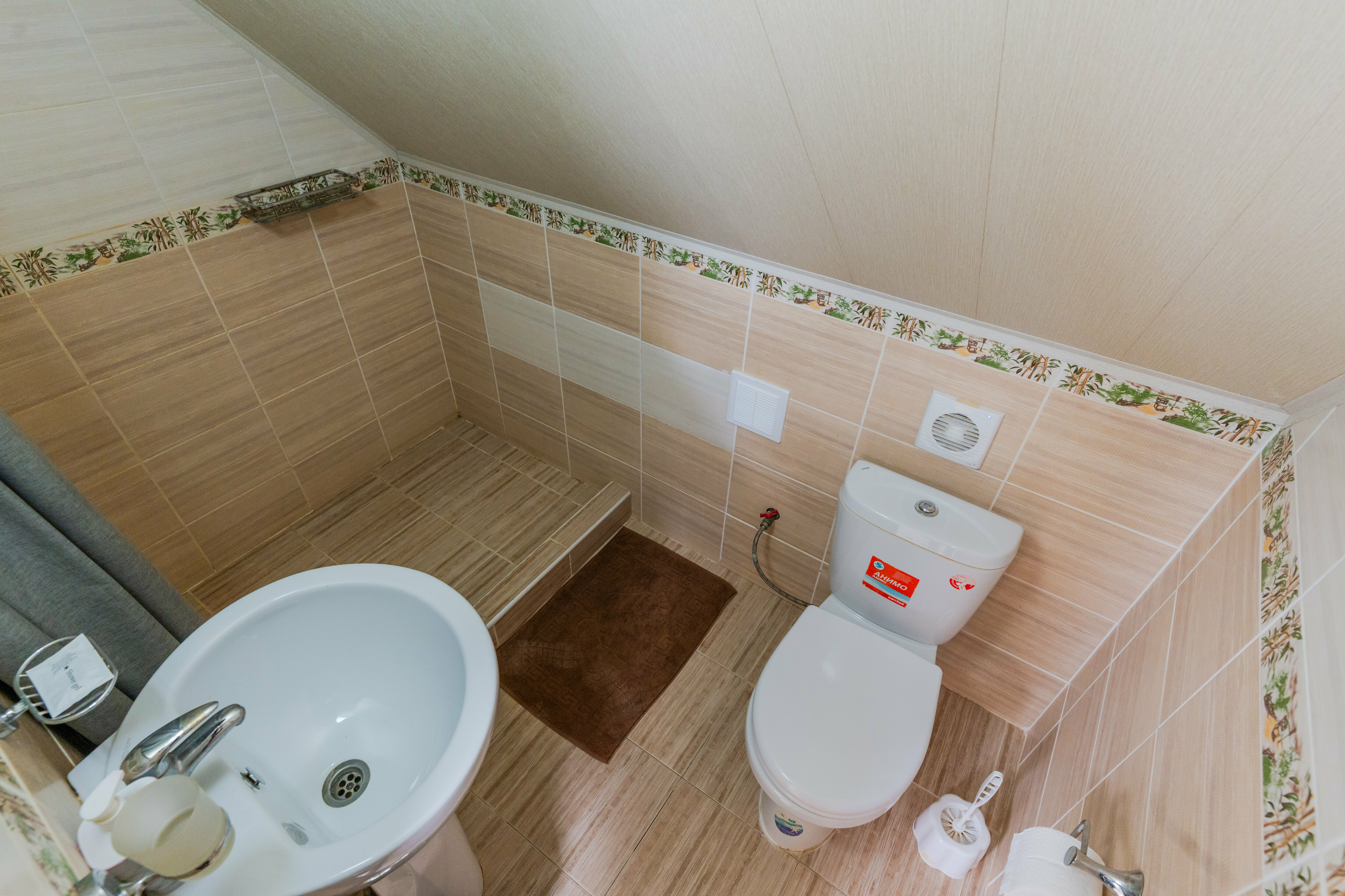 Трехместный номер «Комфорт» с душем