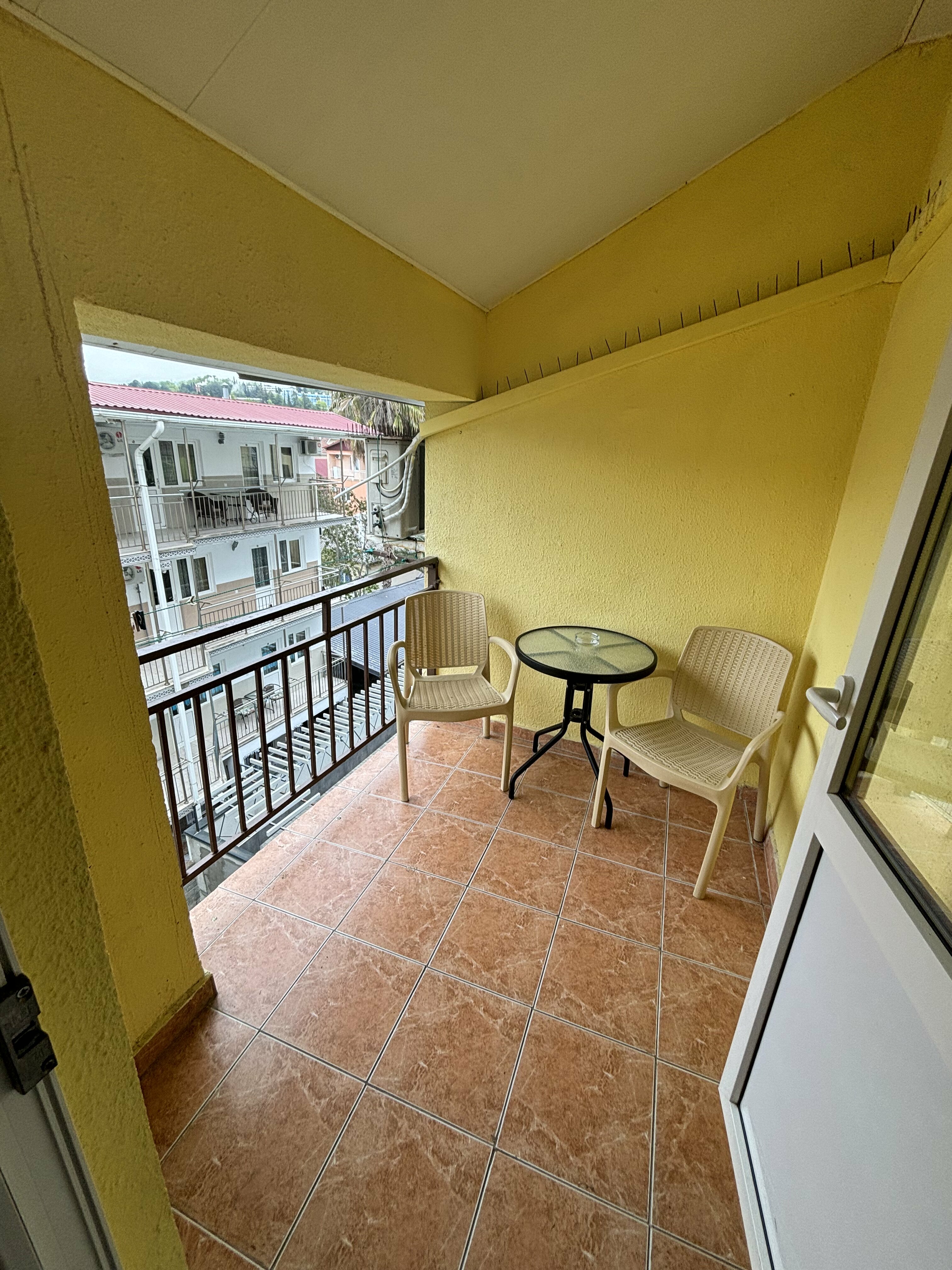 Трехместный номер с балконом