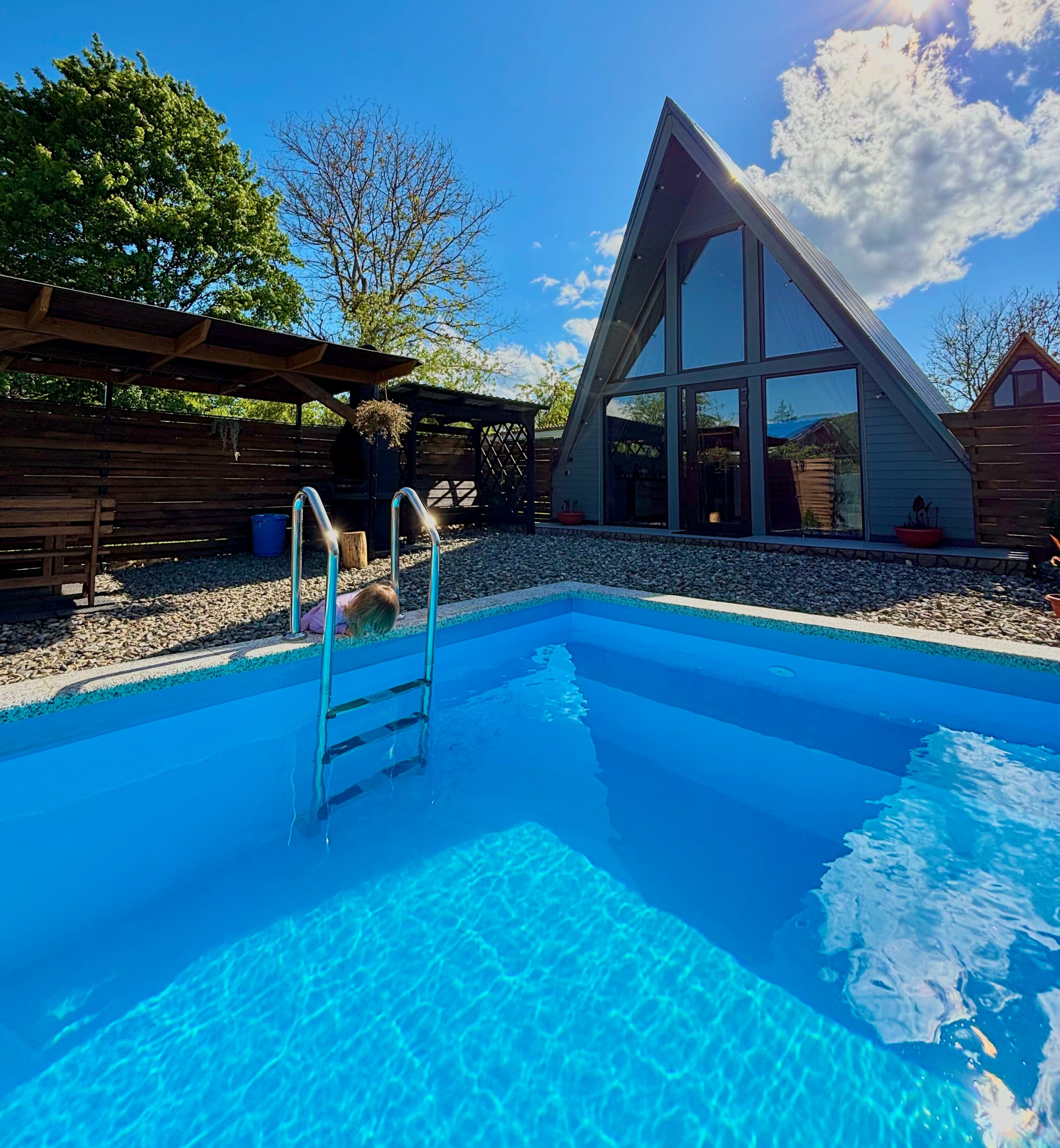 Дом с собственным бассейном