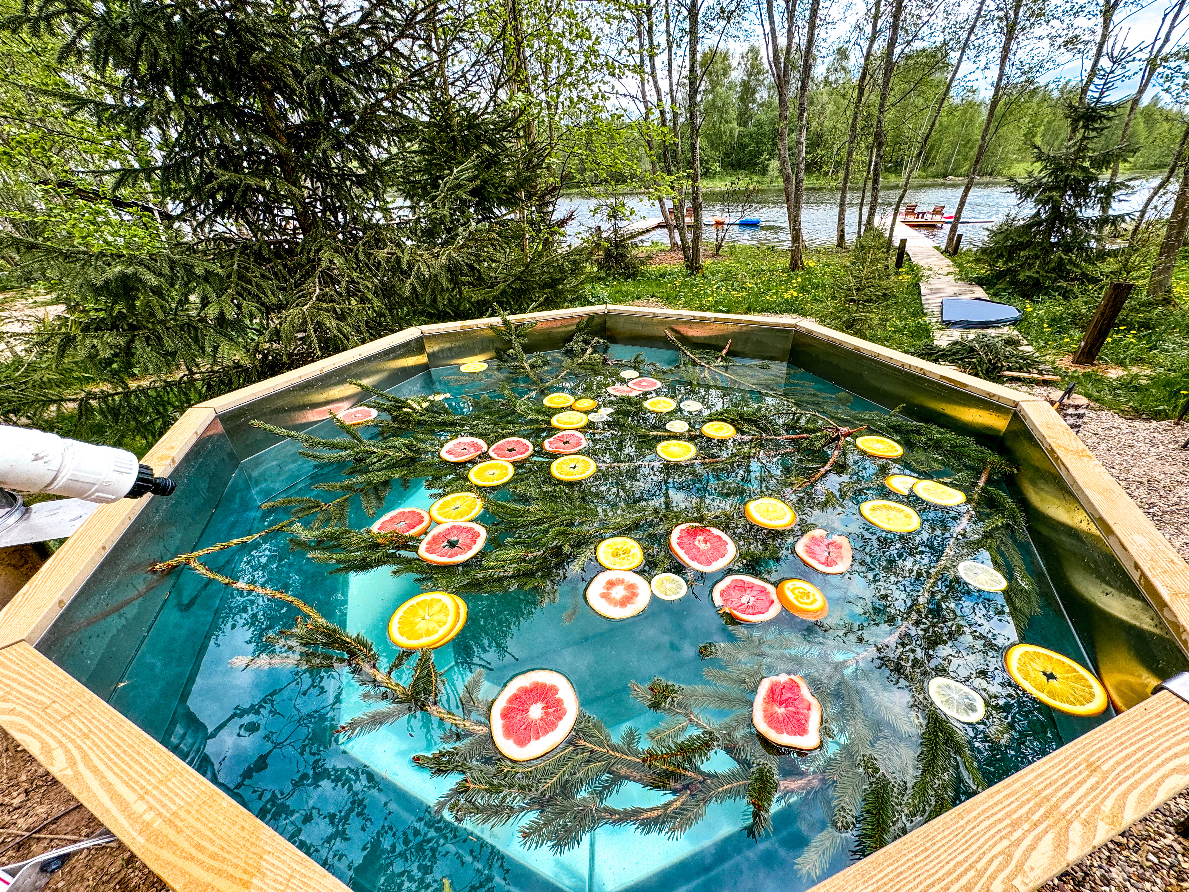 Дом с банным чаном с прямым выходом к реке