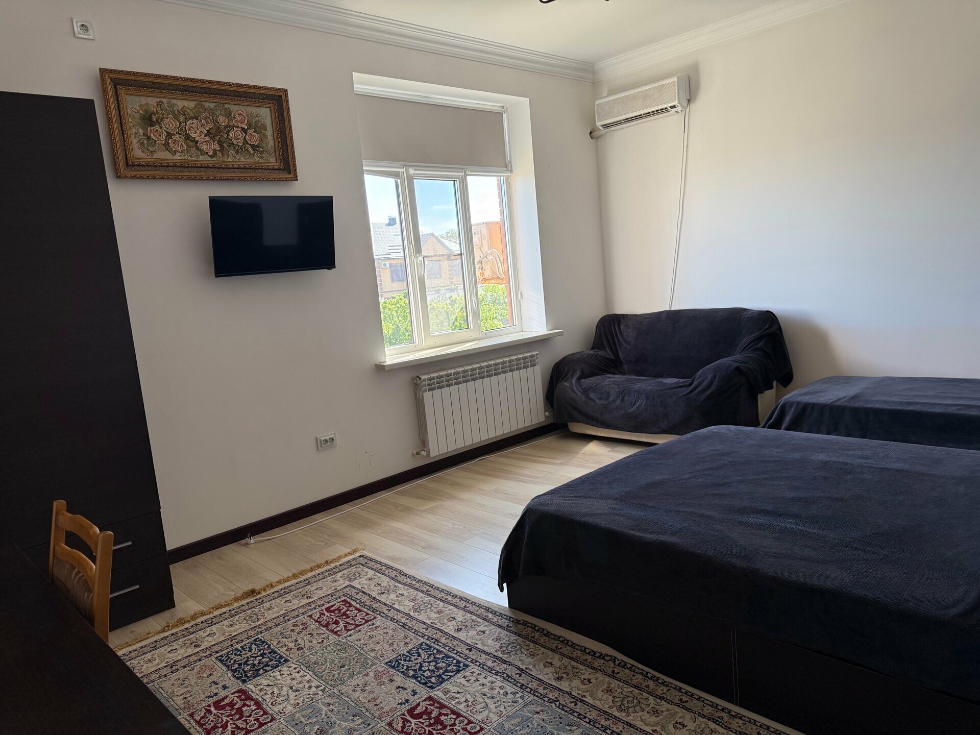 Семейный номер с боковым видом на море