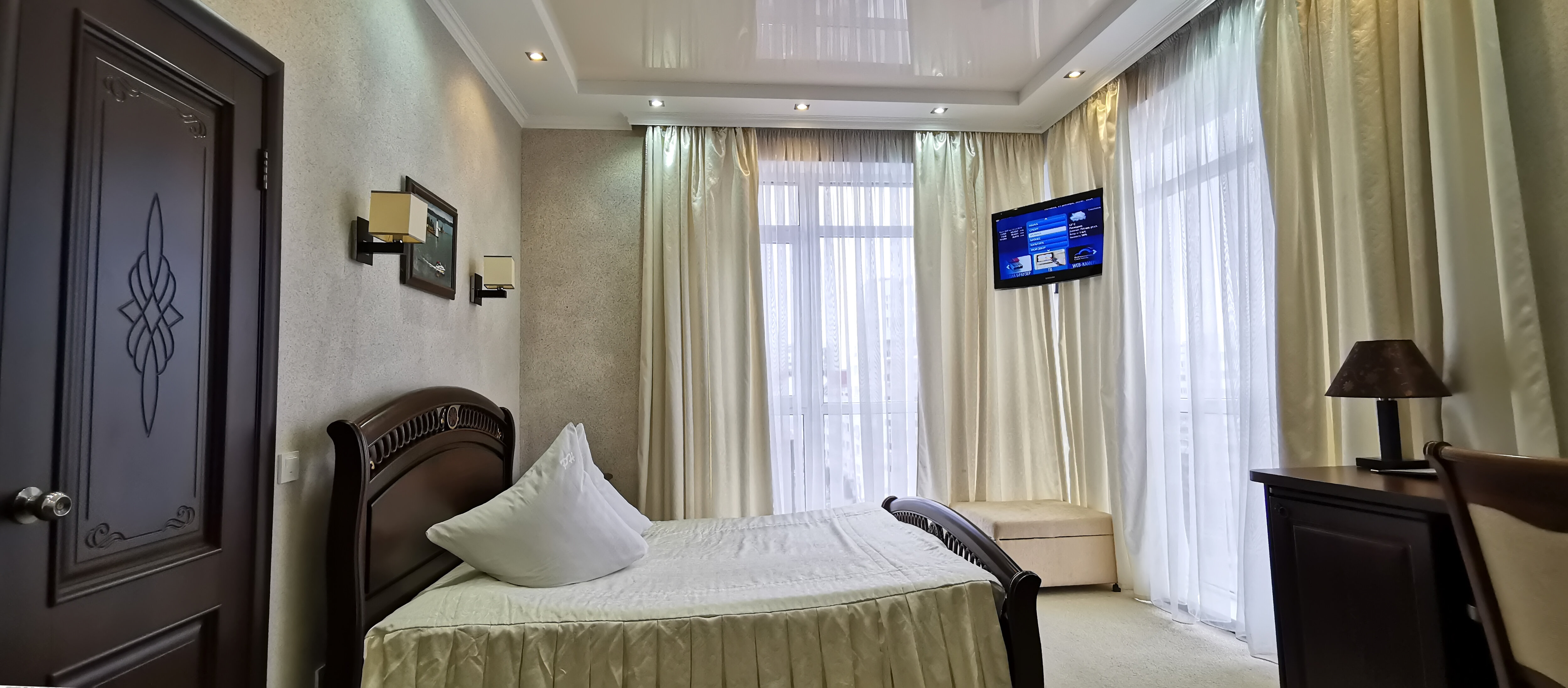 Номер с видом на море и Парк Победы. XL-1