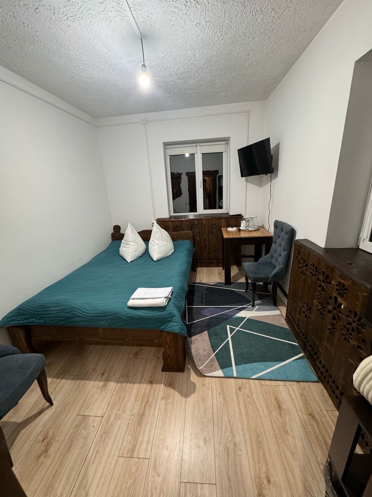 Двухместный номер с 1 кроватью и общим туалетом