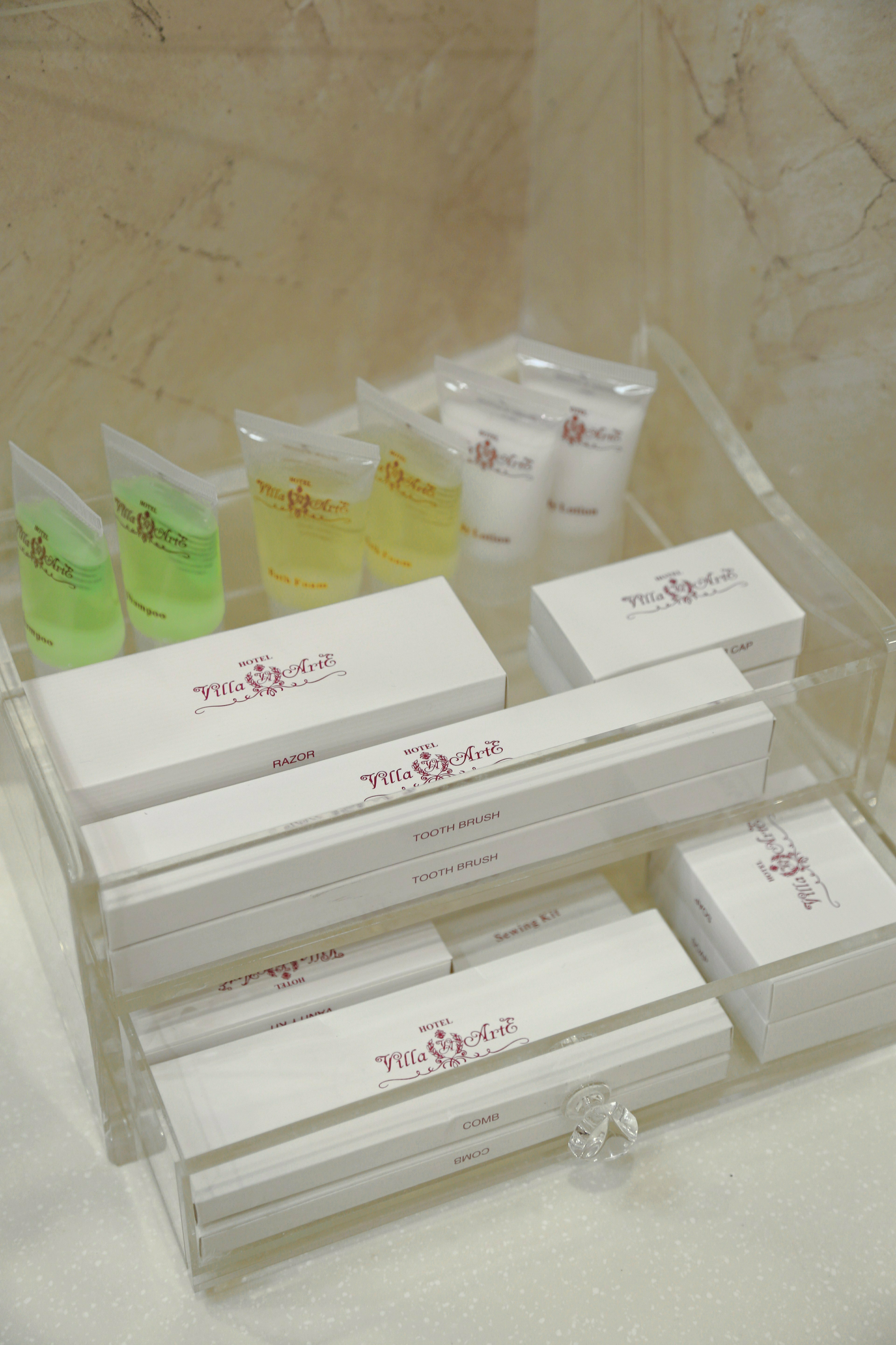 Двухместный номер с 2 отдельными кроватями и боковым видом на море