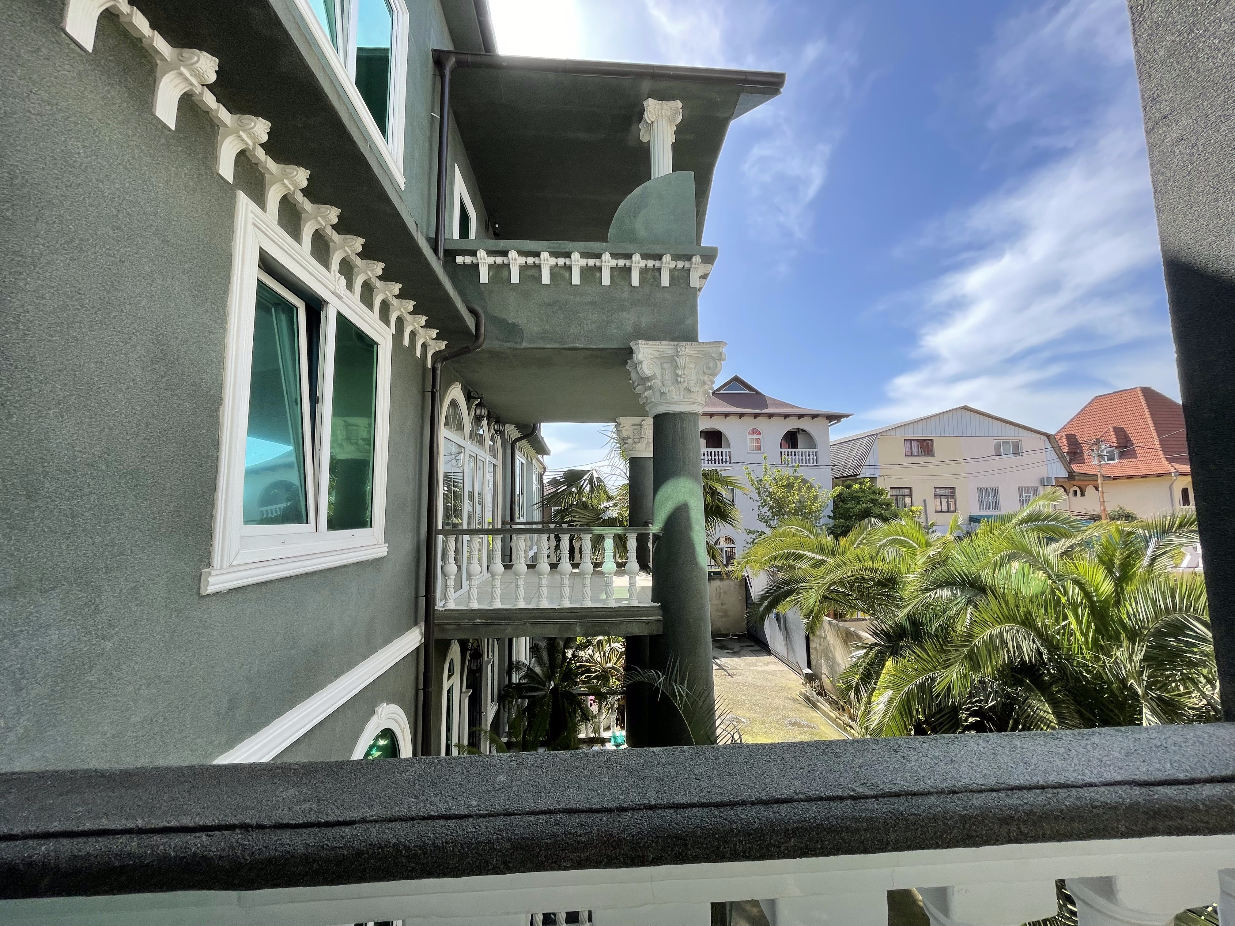 Двухместная улучшенная комната с балконом и видом во внутренний двор