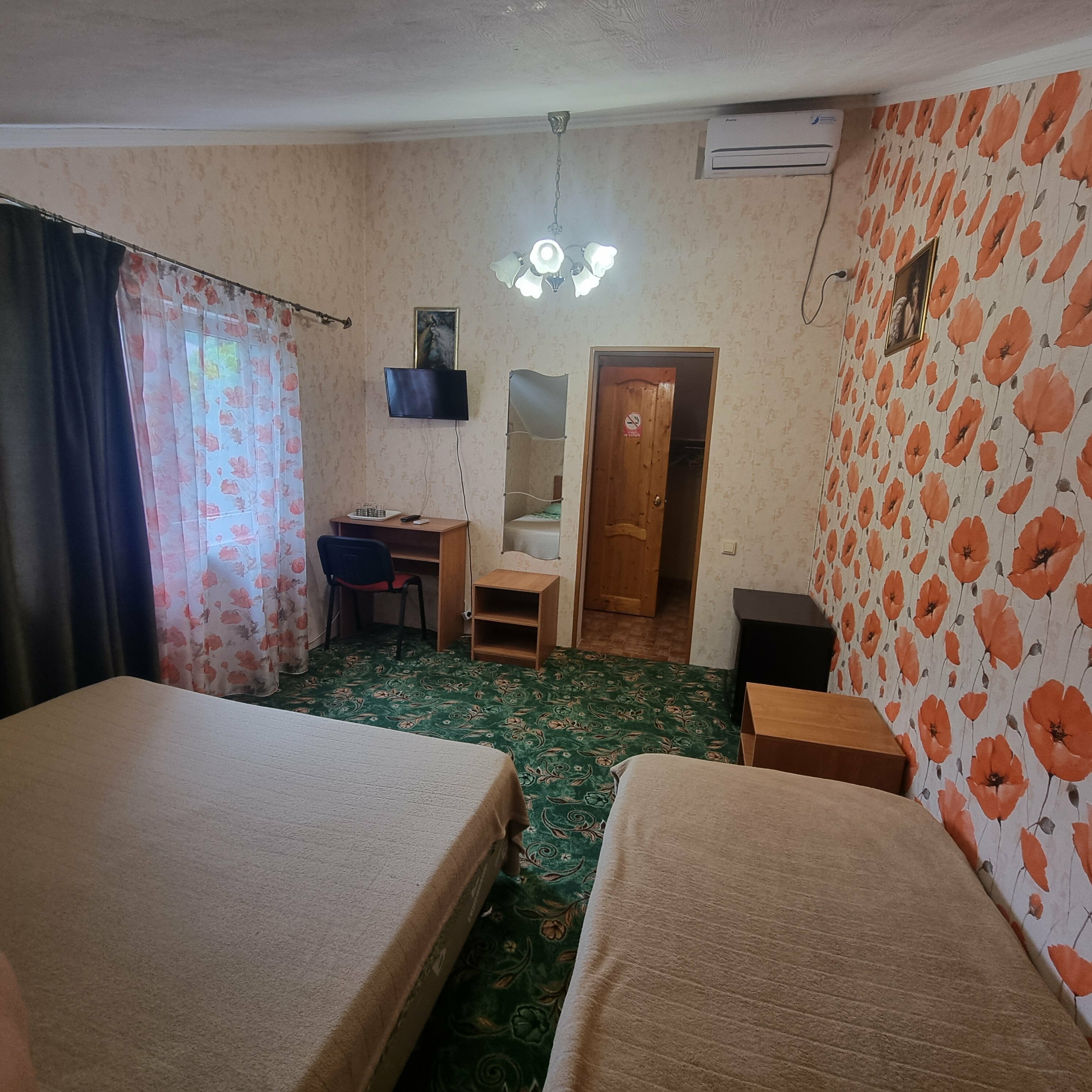 Трехместный номер эконом-класса