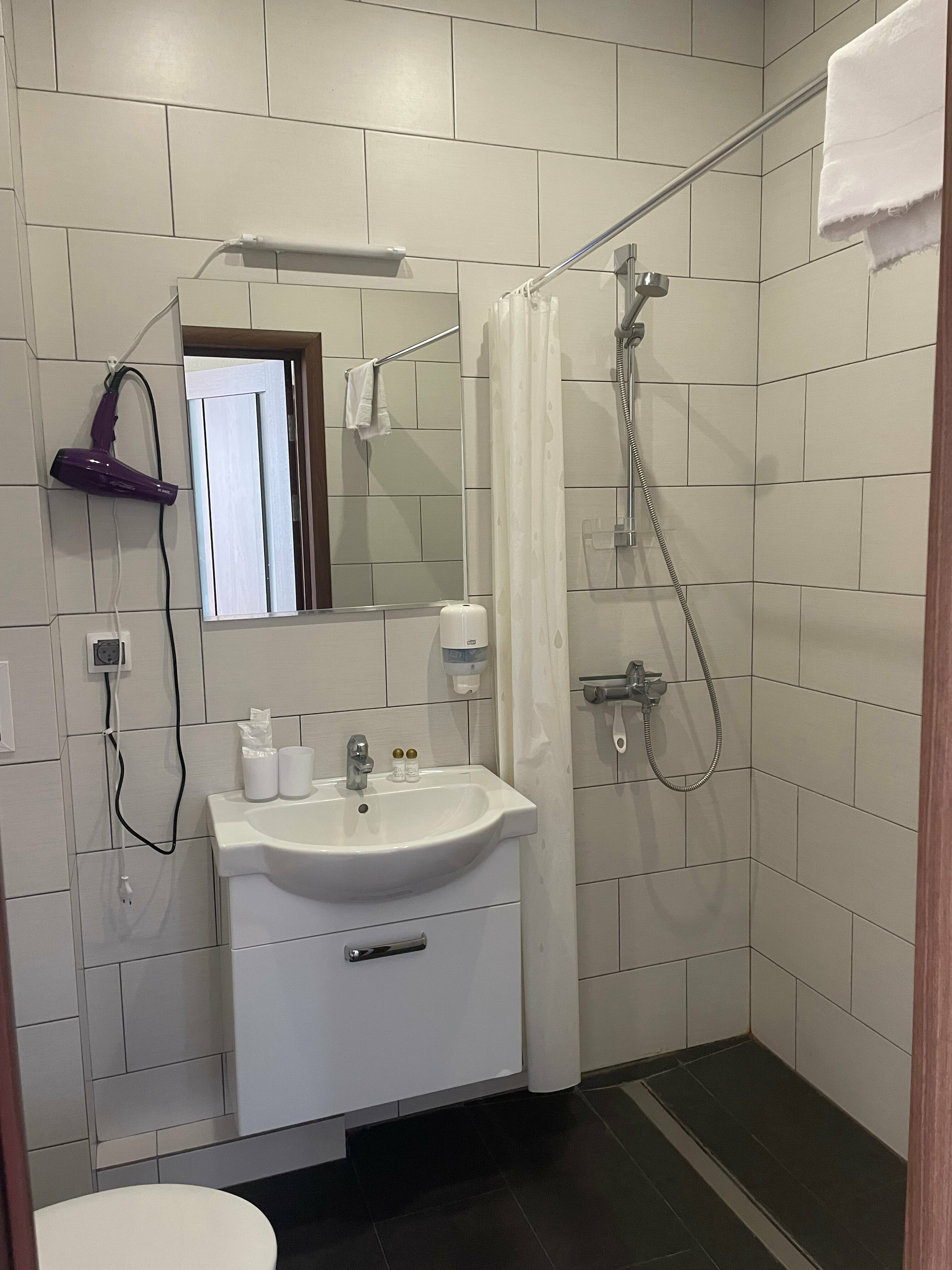 Двухместный номер с 2 отдельными кроватями и душем