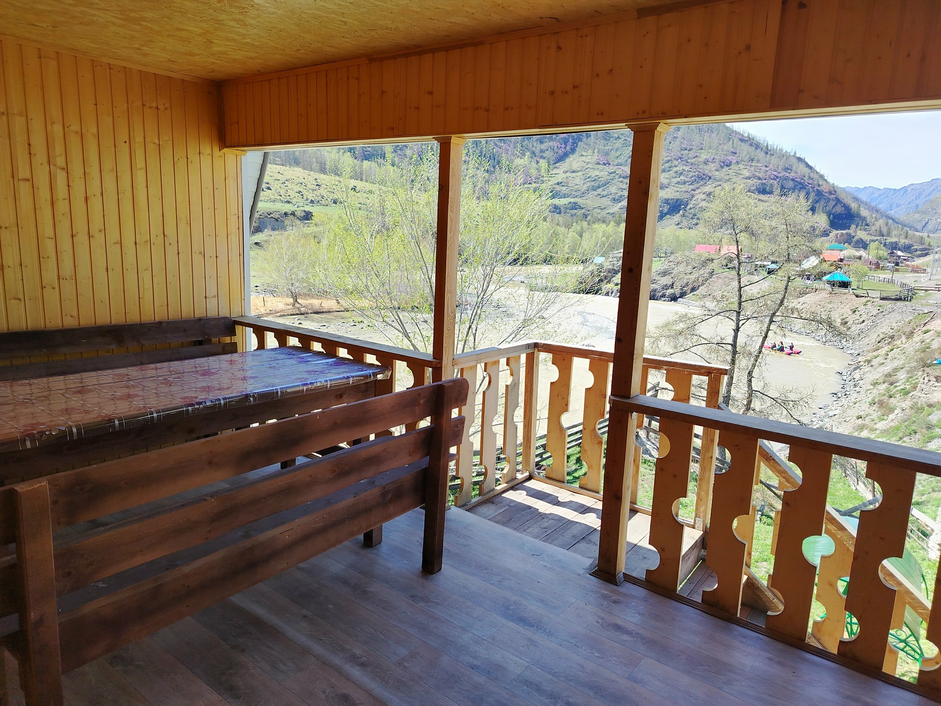 Коттедж с балконом