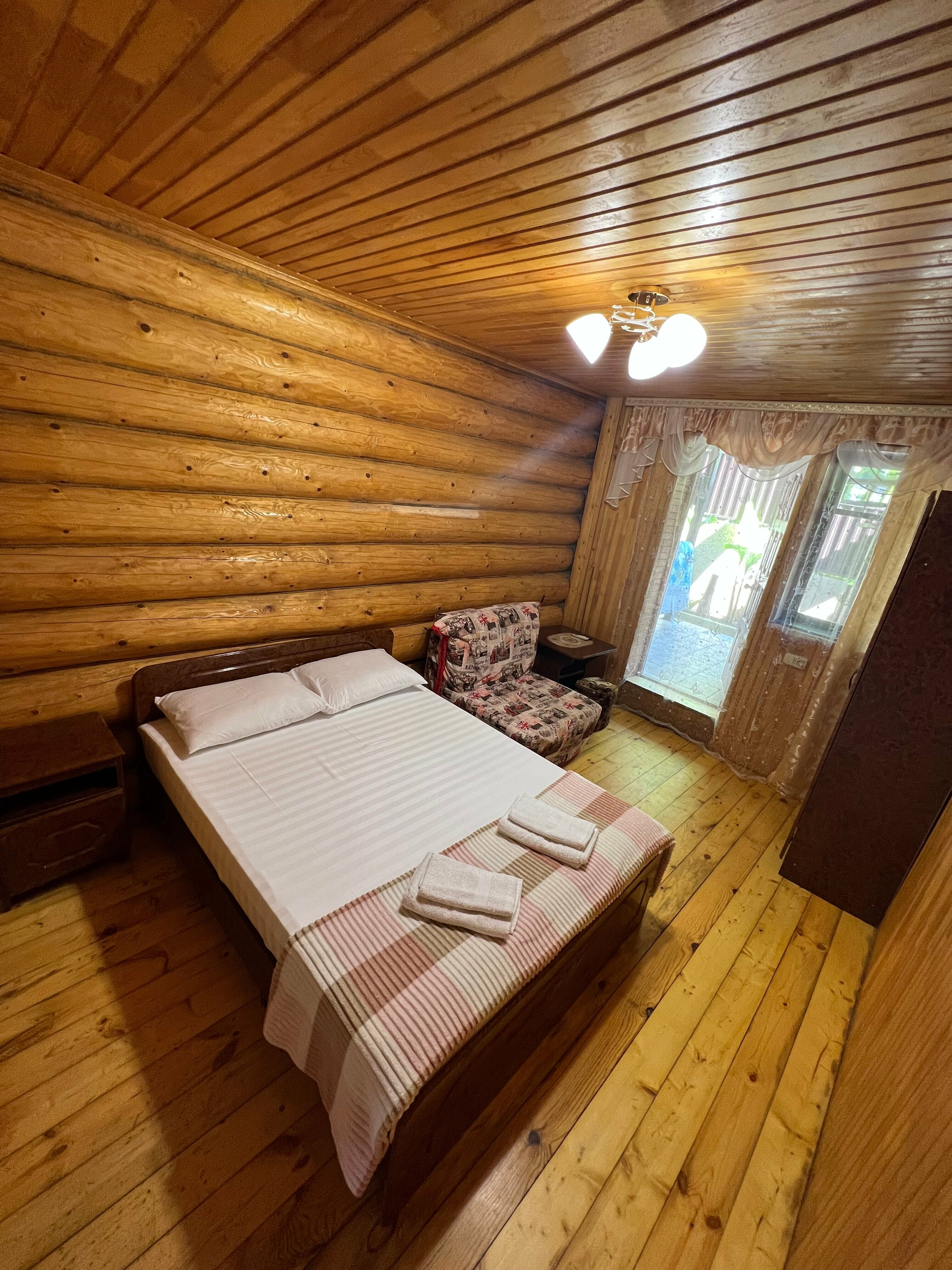 Трехместный номер «Комфорт» с душем