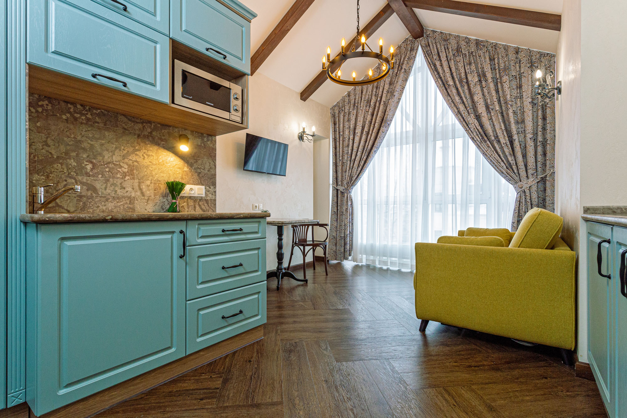 Люкс с кроватью размера «king-size» и гидромассажной ванной