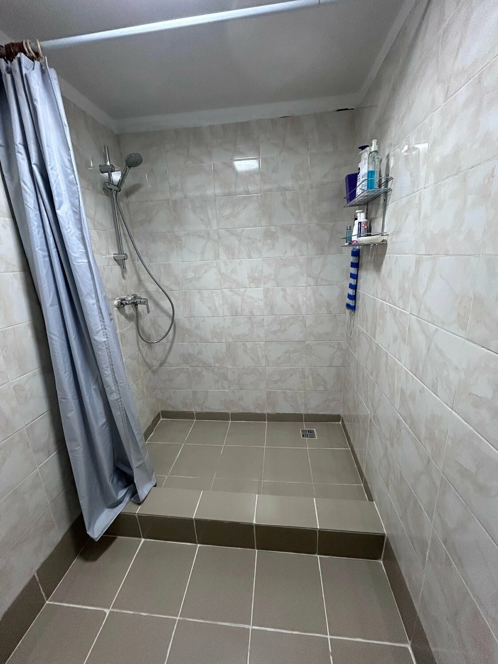 Трехместный номер-полублаг (общий благоустроенный санузел и кухня на территории))