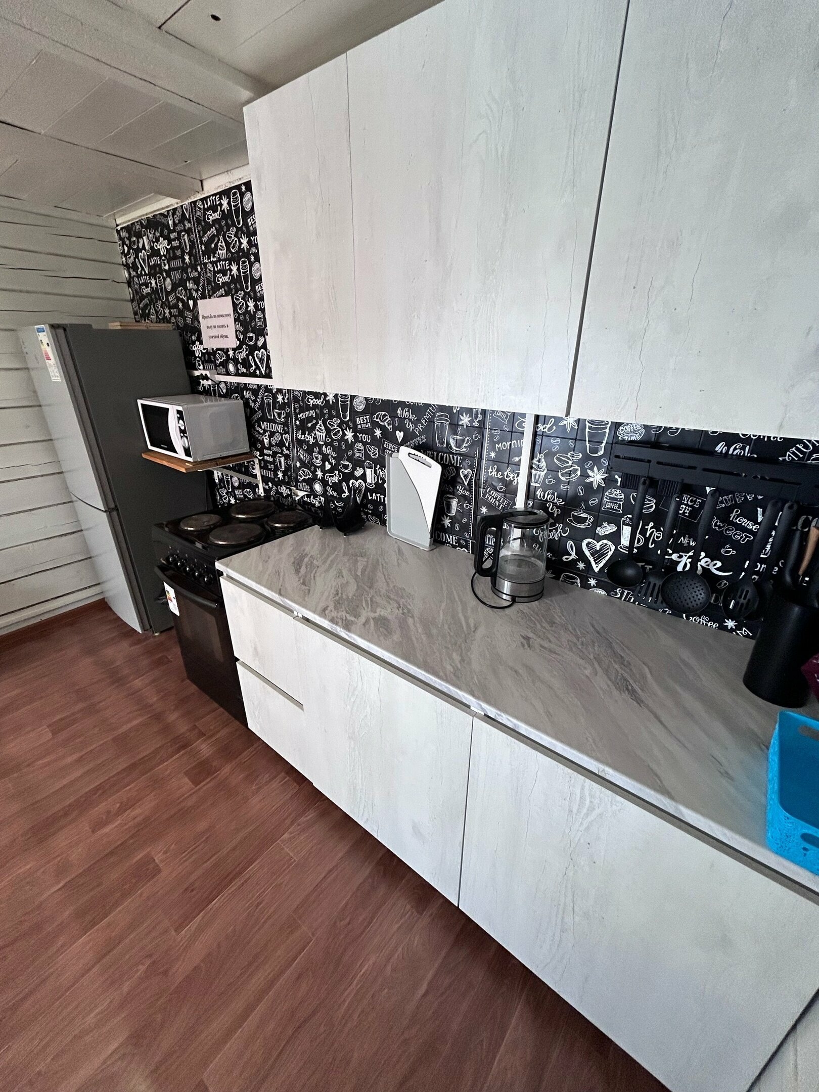 Пятиместный номер--полублаг (общий благоустроенный санузел и кухня на территории)