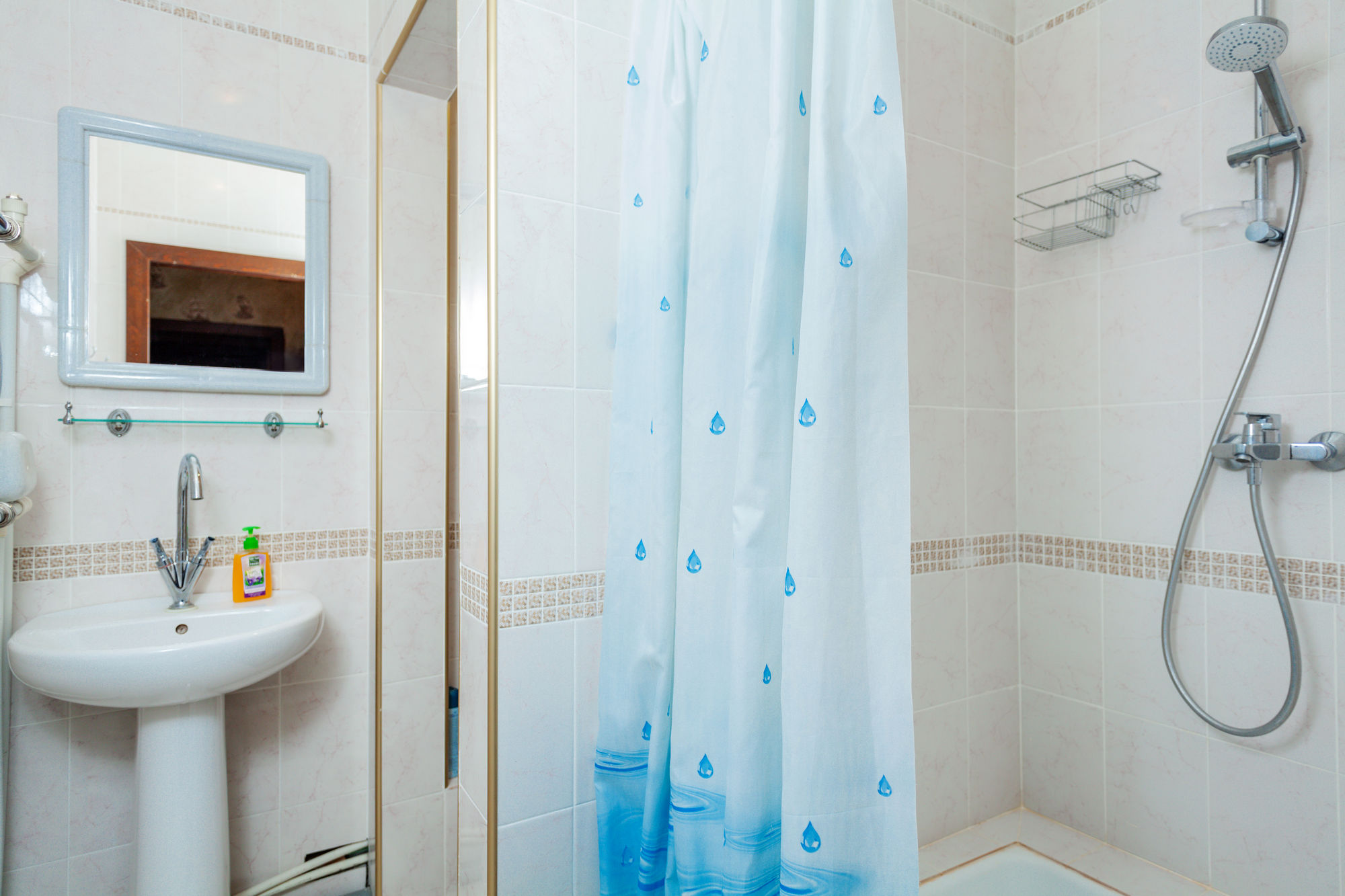 Трехместный номер с видом на горы