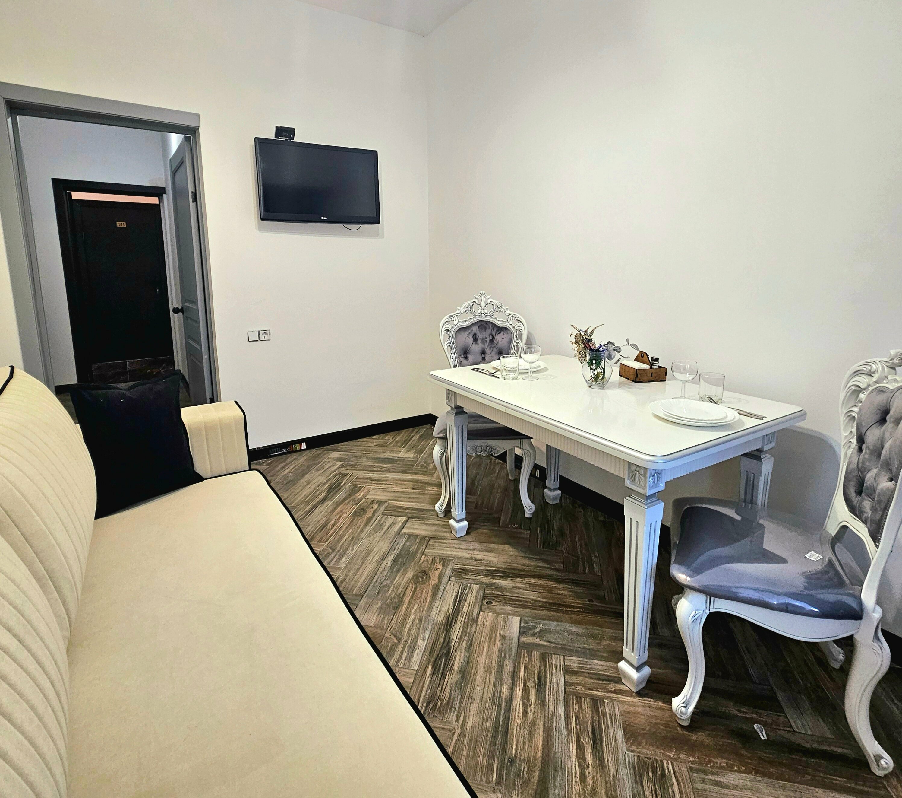 Люкс с видом на бассейн