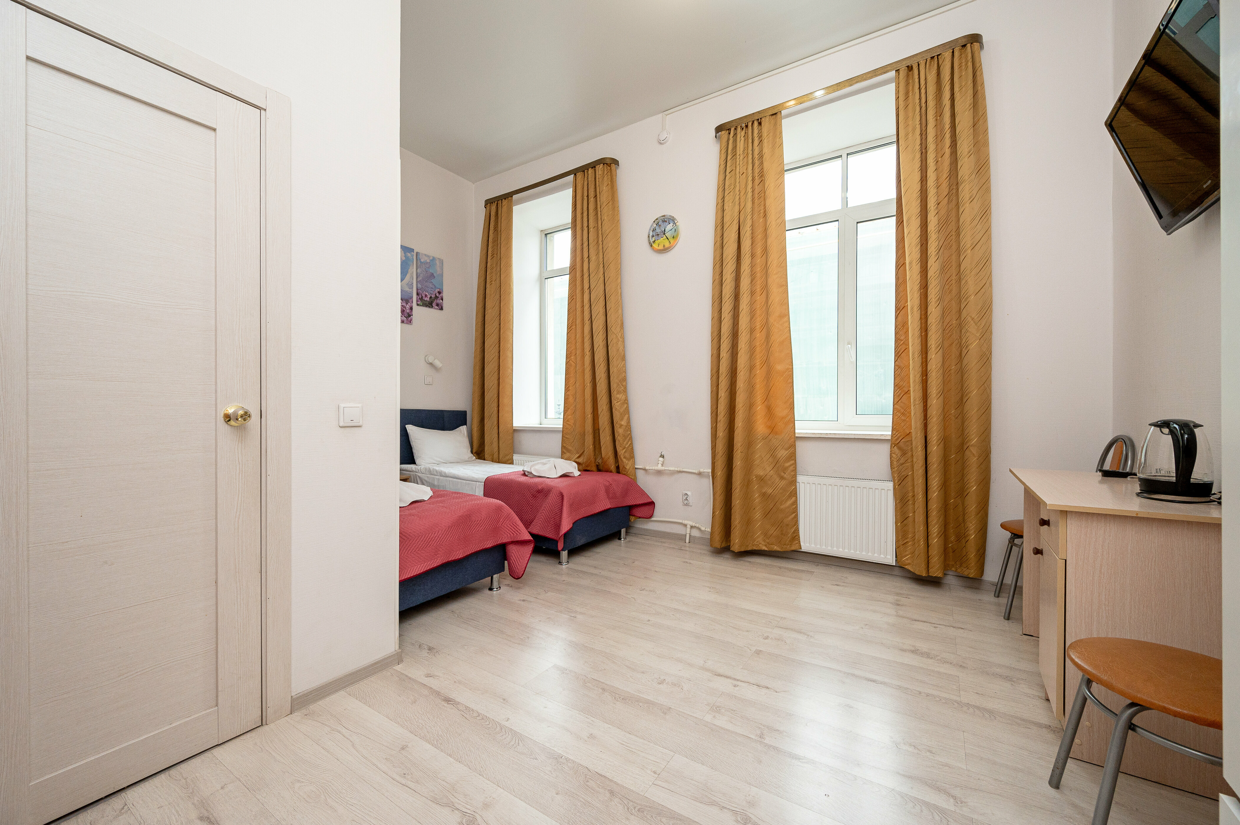 Стандартный двухместный номер с одной большой или двумя односпальными кроватями