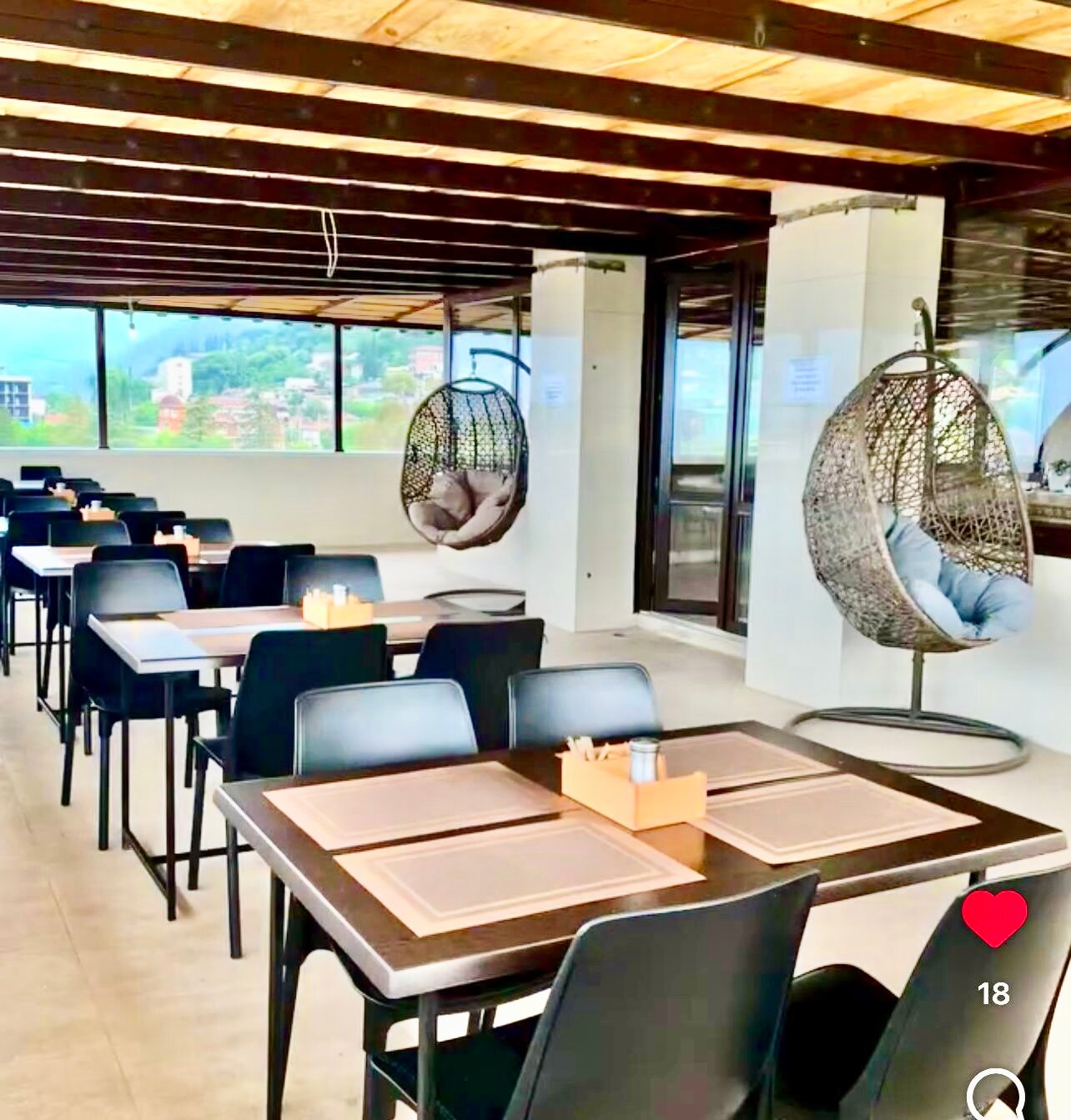 Просторный двухместный номер с 2 отдельными кроватями