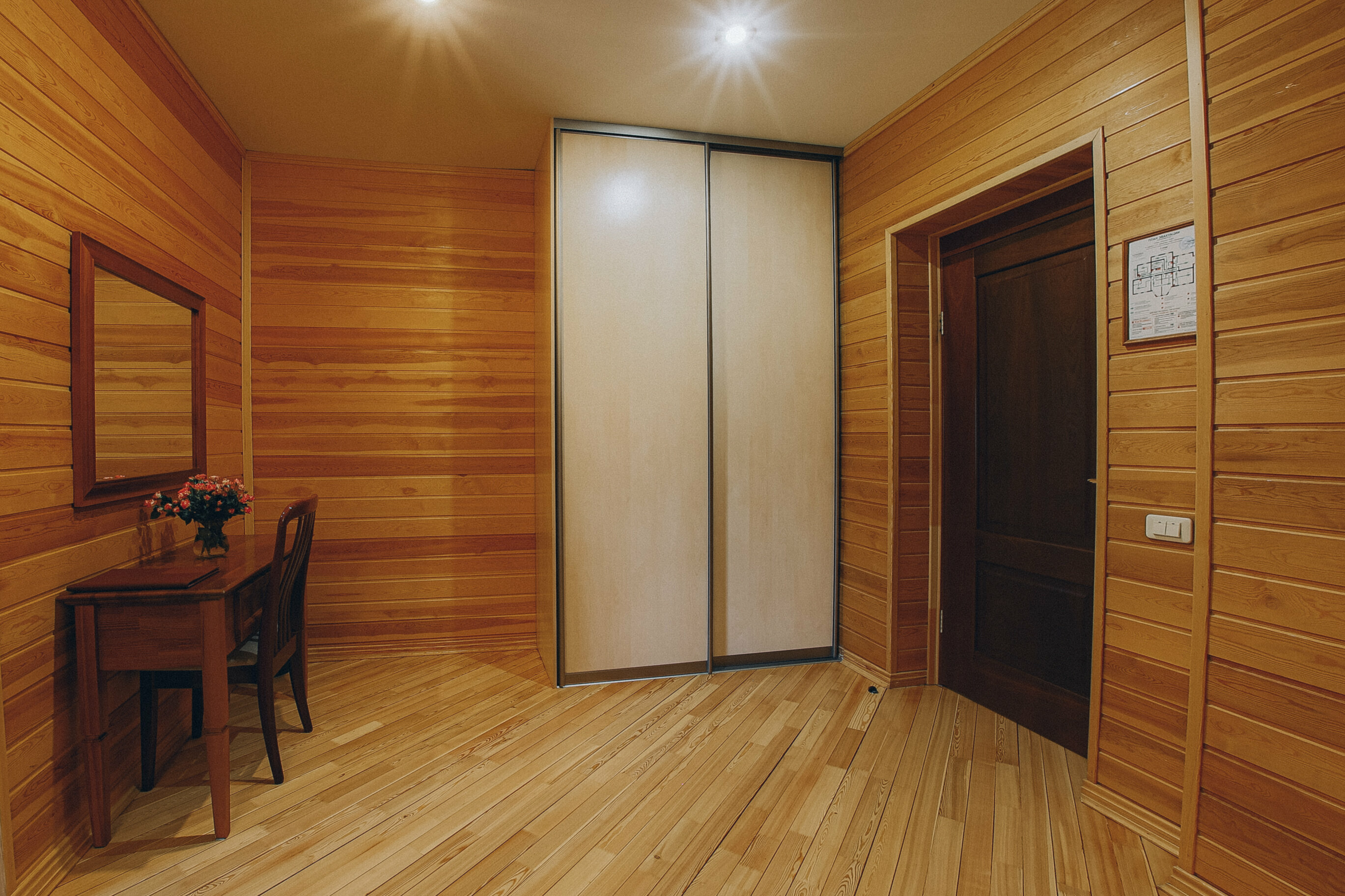 Просторный двухместный номер с 2 отдельными кроватями