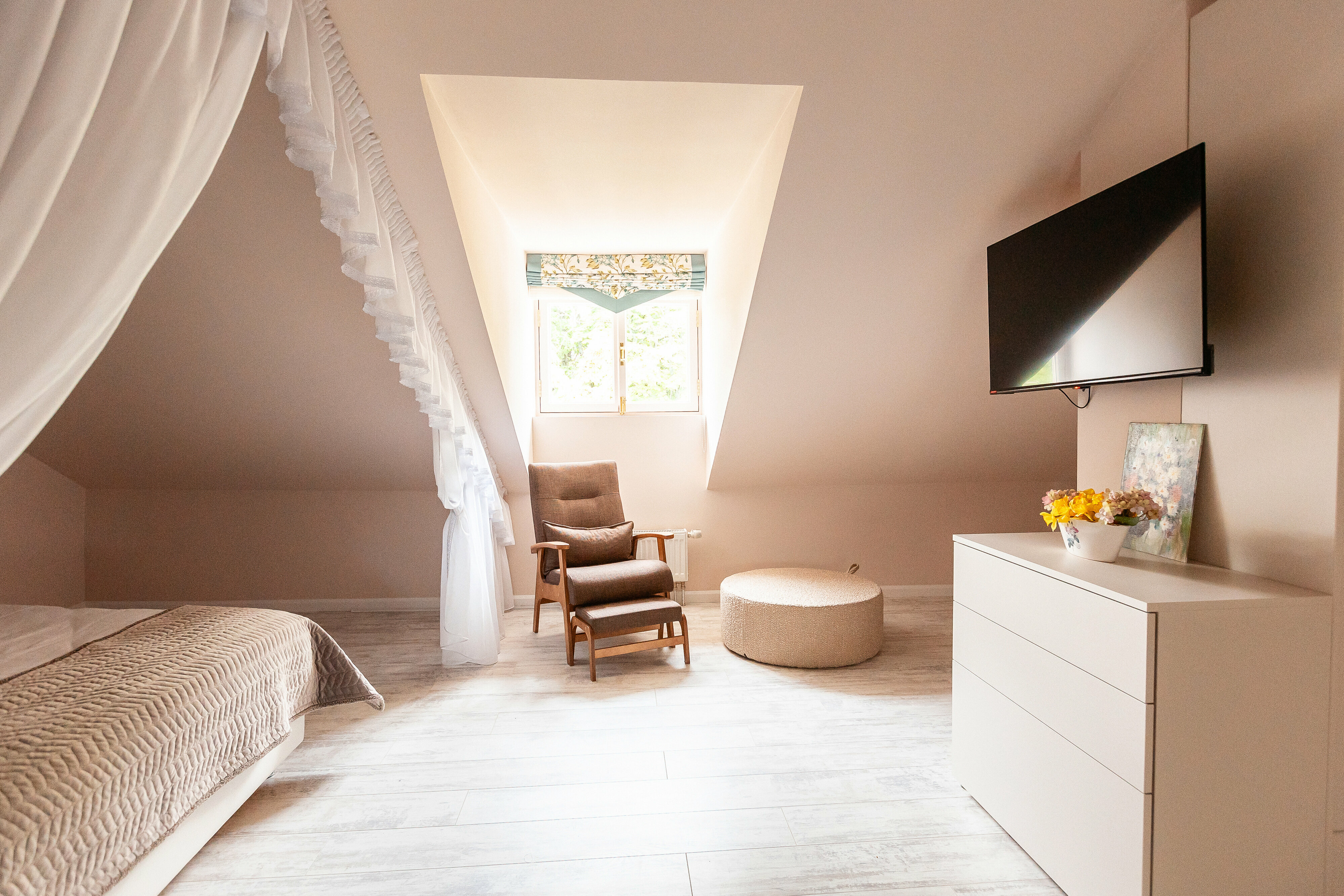 Апартаменты-студия на мансардном этаже