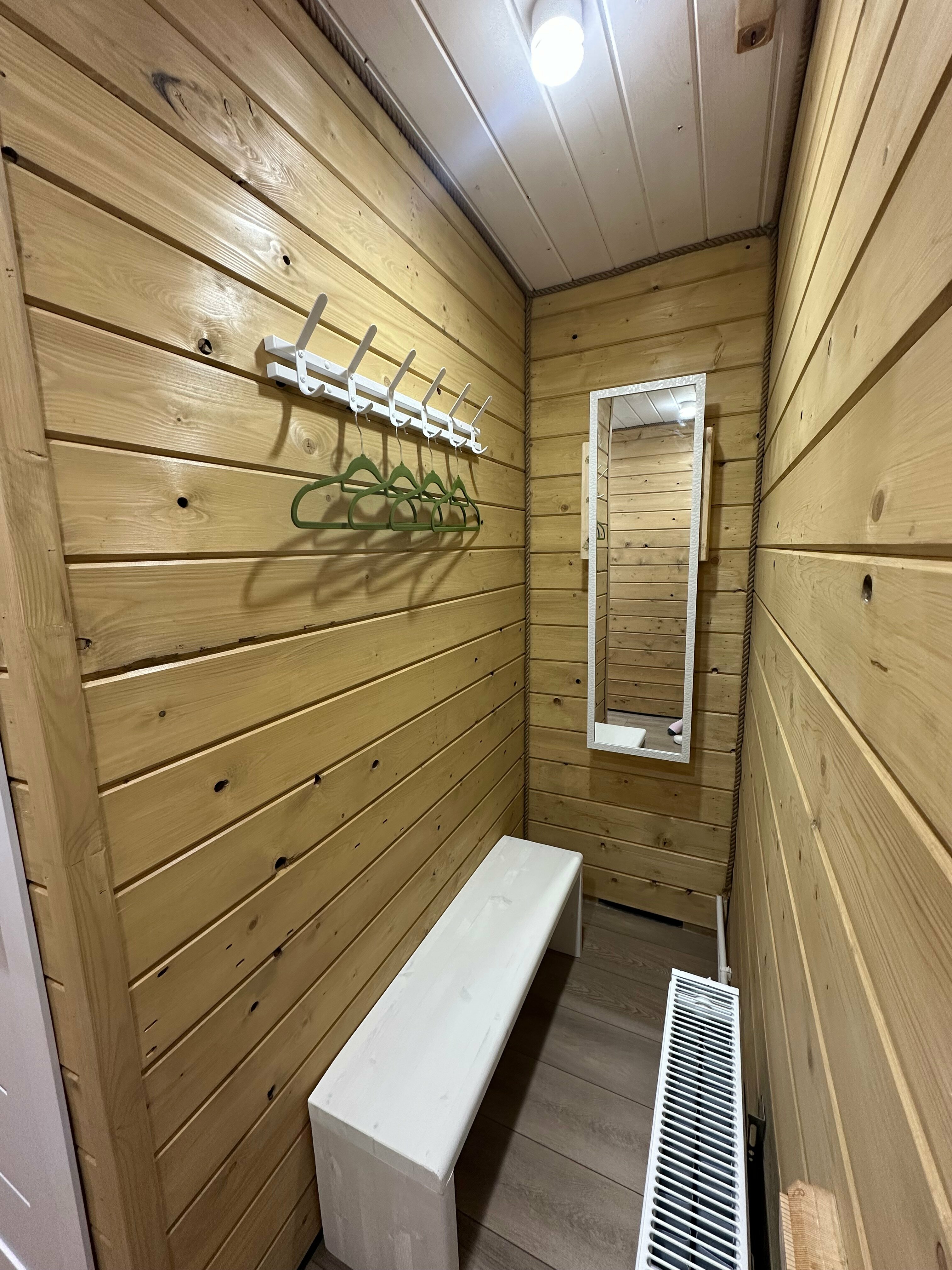 Семейный домик с двумя комнатами и уютной кухней