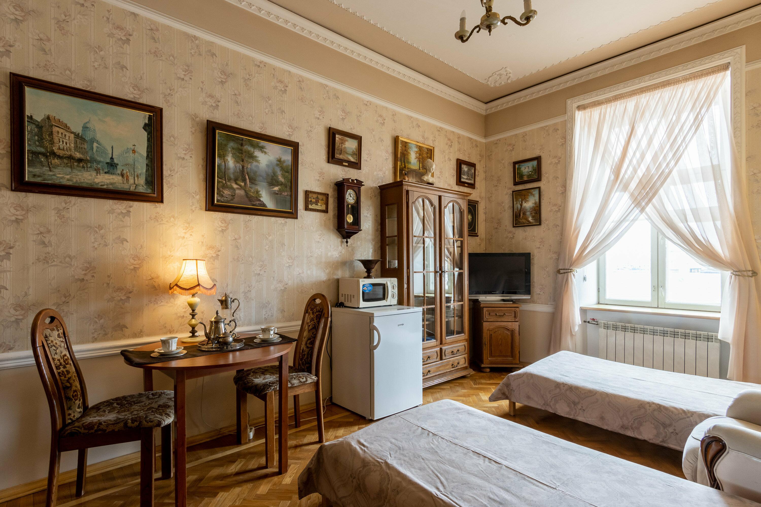 Двухместные апартаменты "Окно в Петербург" (душ и санузел общий на две комнаты)