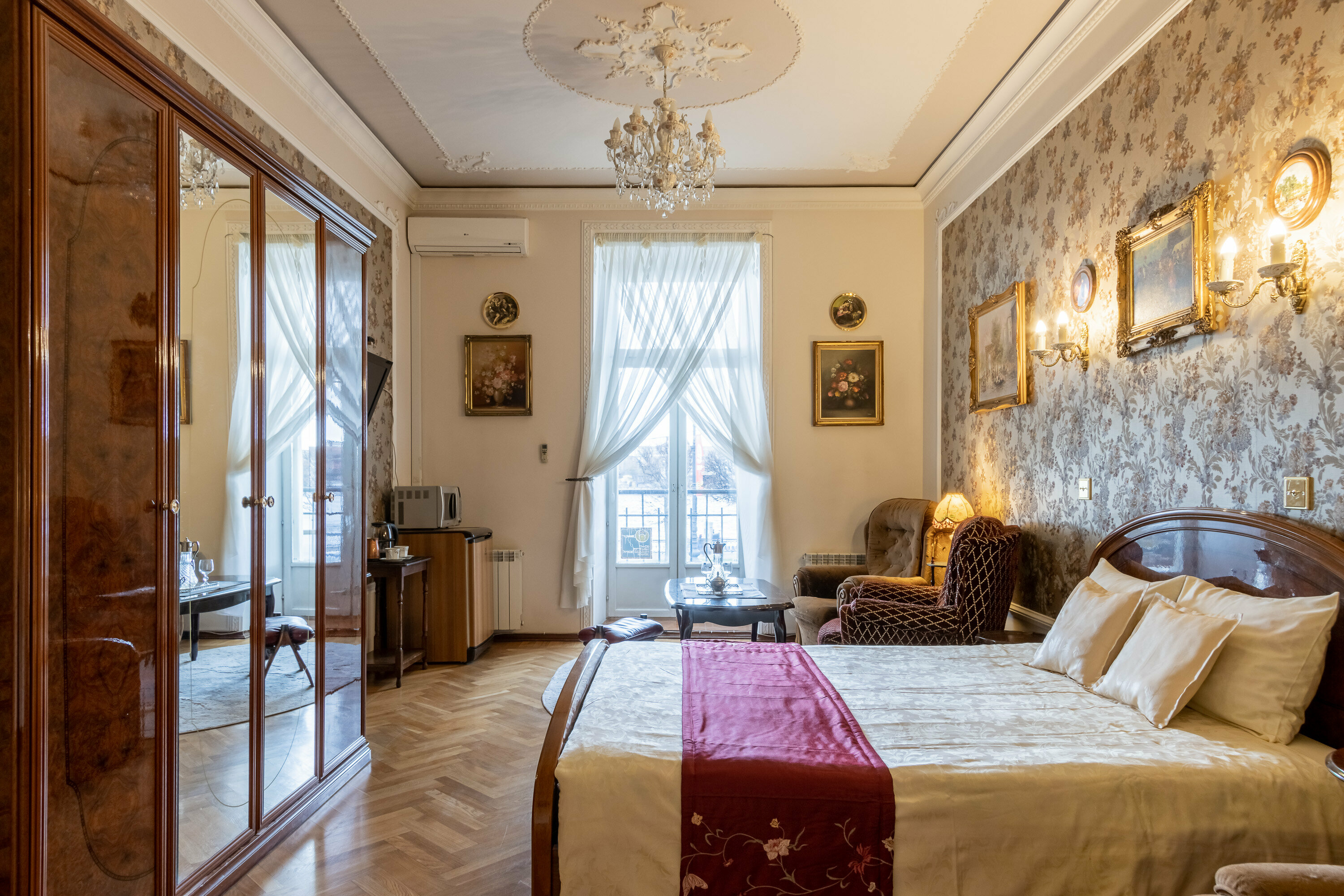 Семейные апартаменты "Дворянское гнездо" (персональный душ вне комнаты)