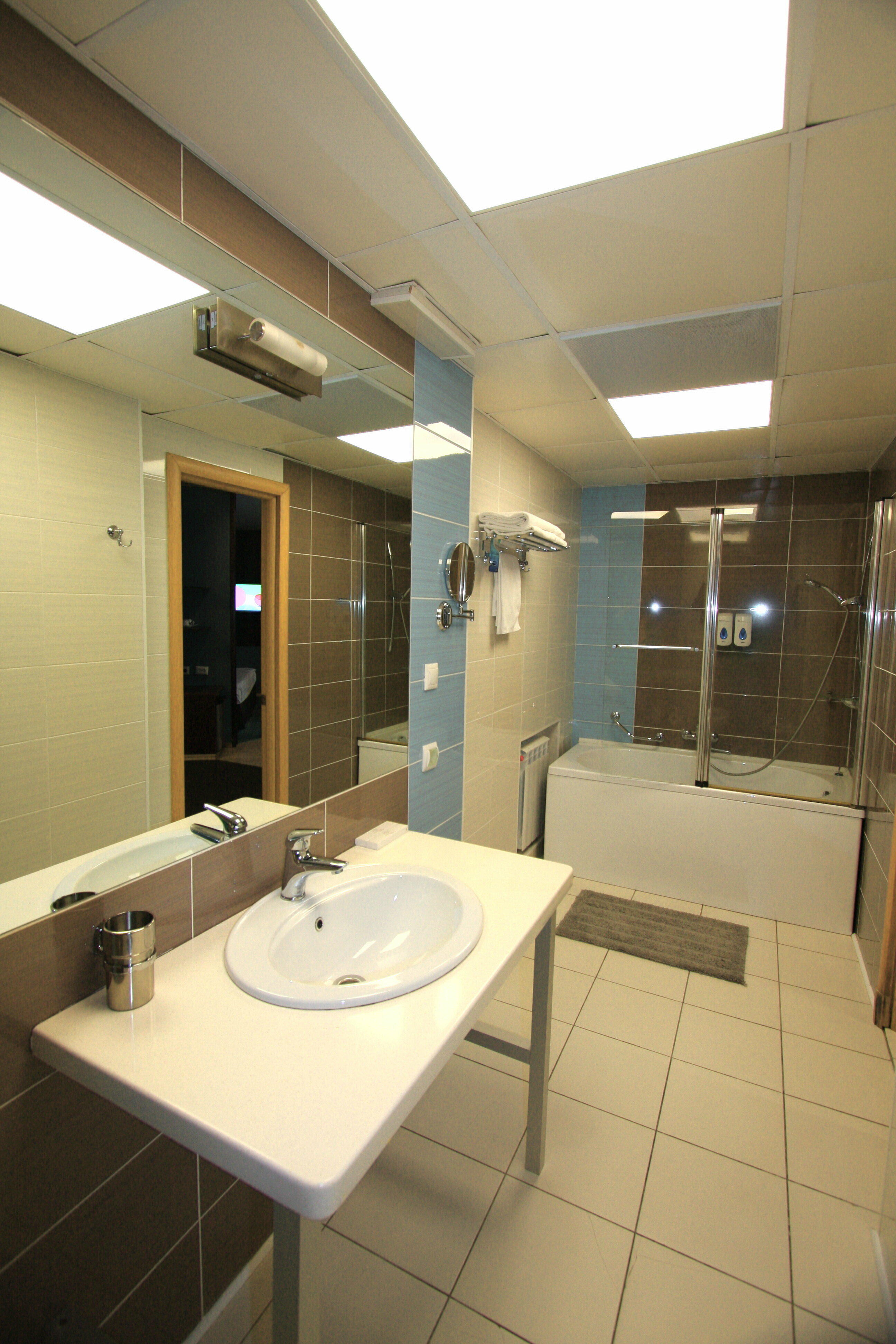 Джуниор Сюит трехместный