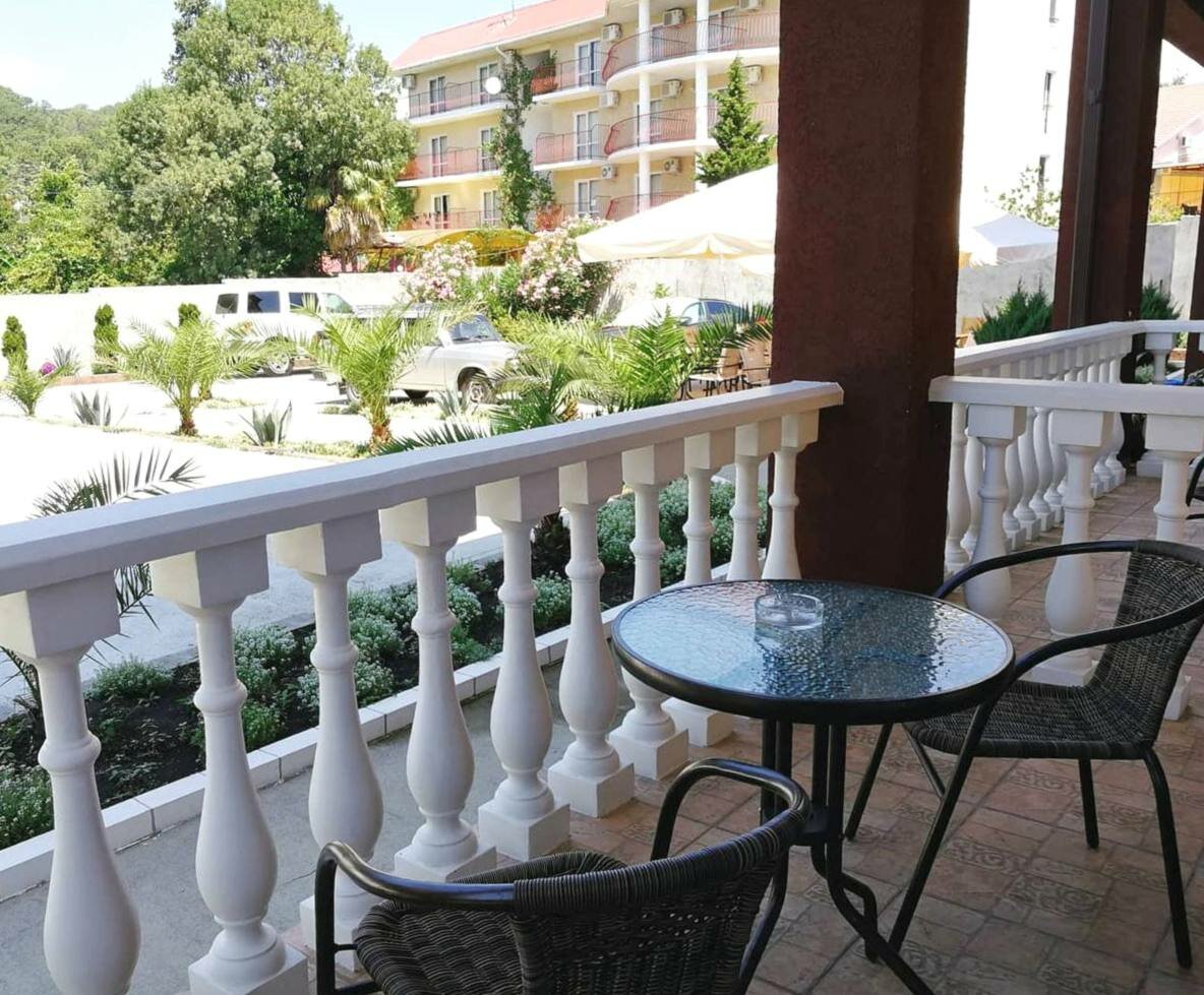 Трехместный номер с балконом