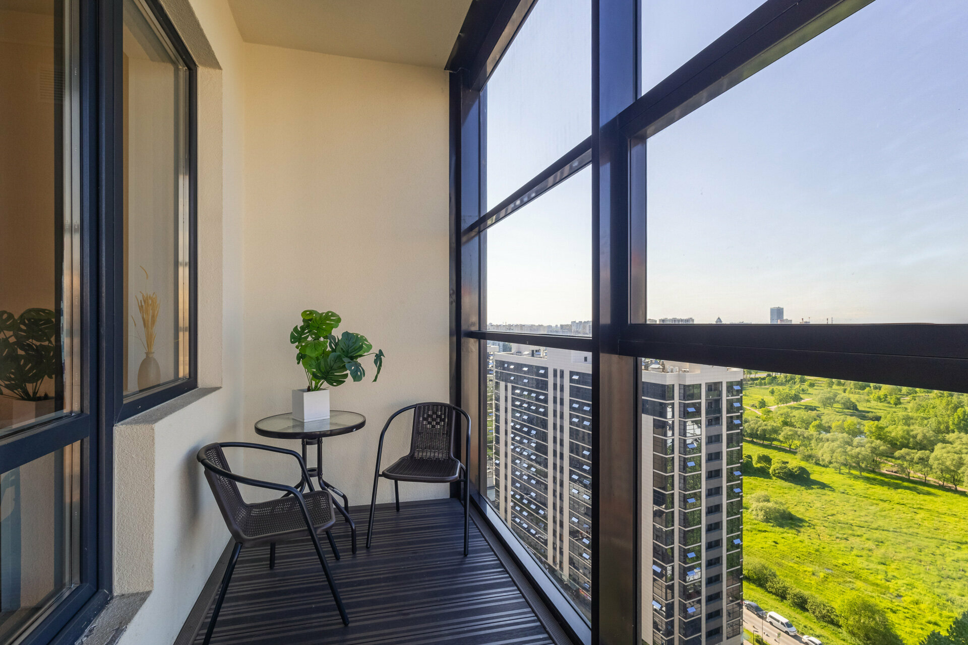 Делюкс на 18 этаже с видом на парк и большой лоджией