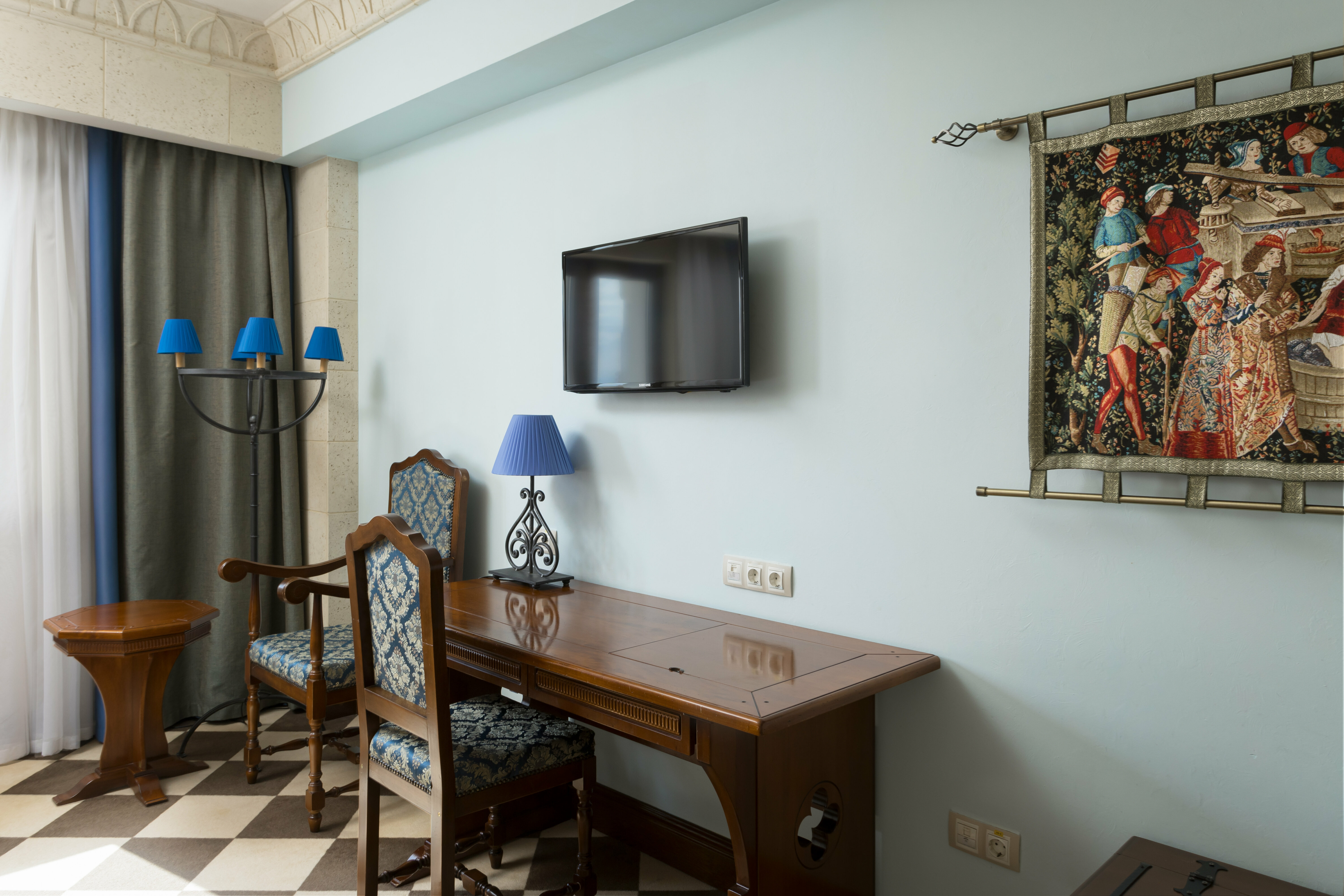 Стандарт для маломобильных гостей в Рыцарском корпусе (+ билеты  в Сочи Парк)