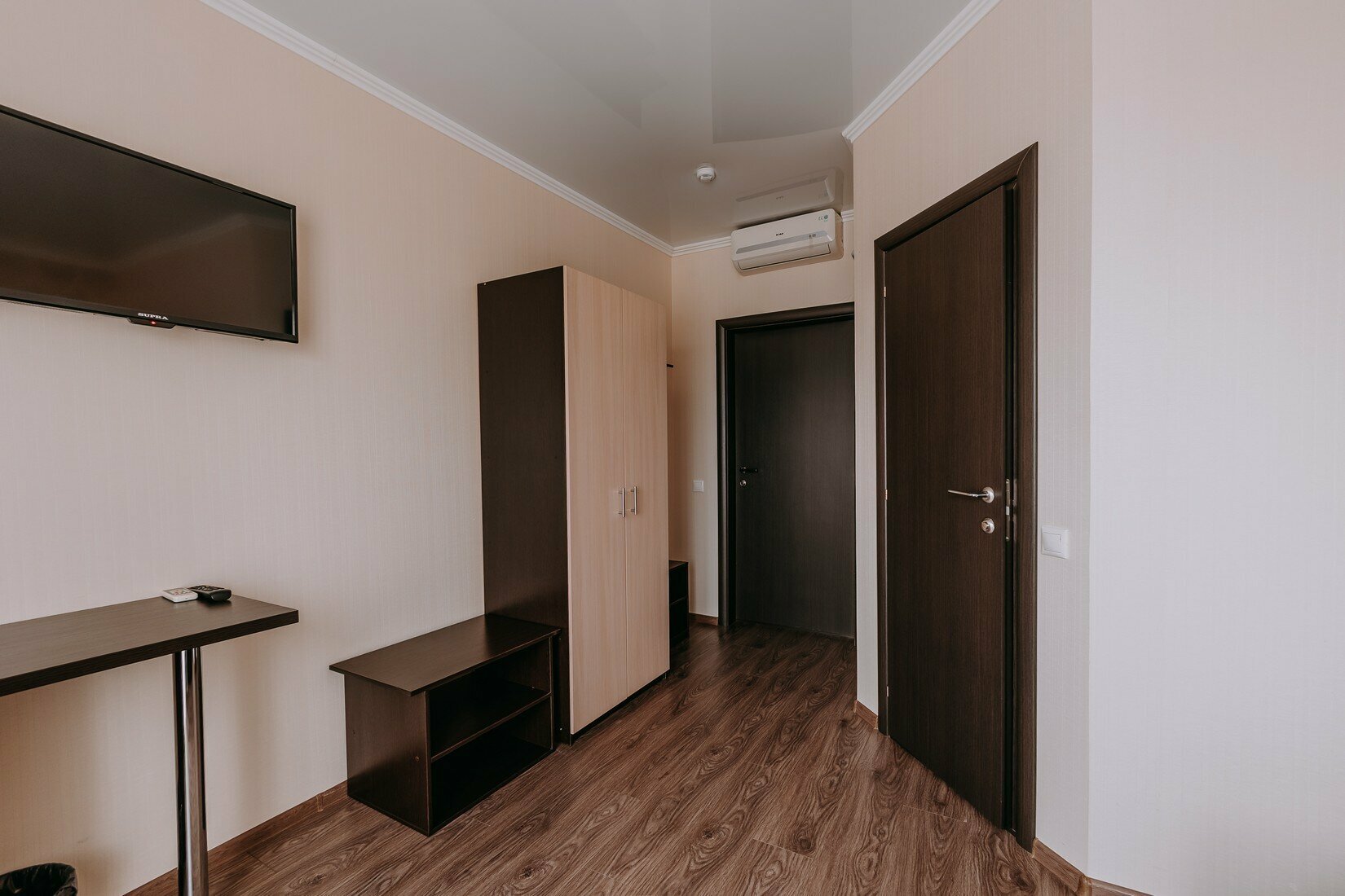 Стандарт двухместный с 1 двуспальной кроватью  видом во двор